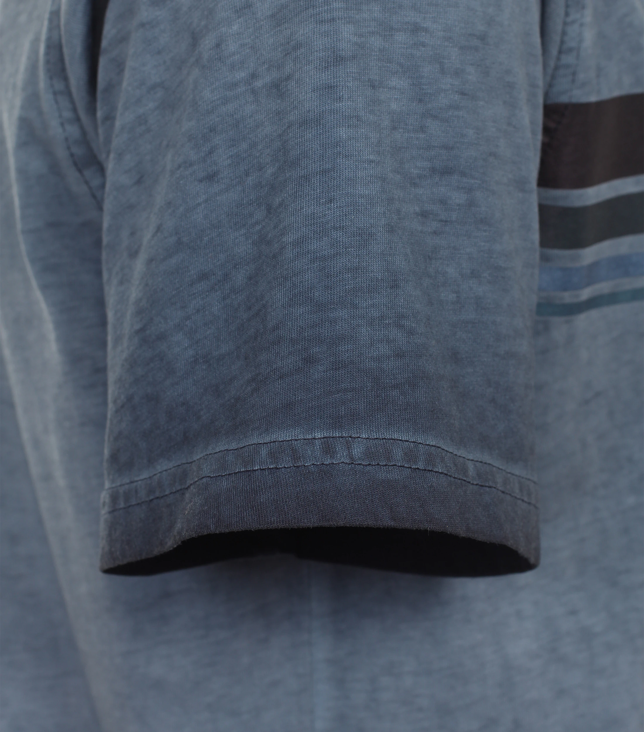 T-Shirt im unifarbenen Design in der Farbe Mittelblau
