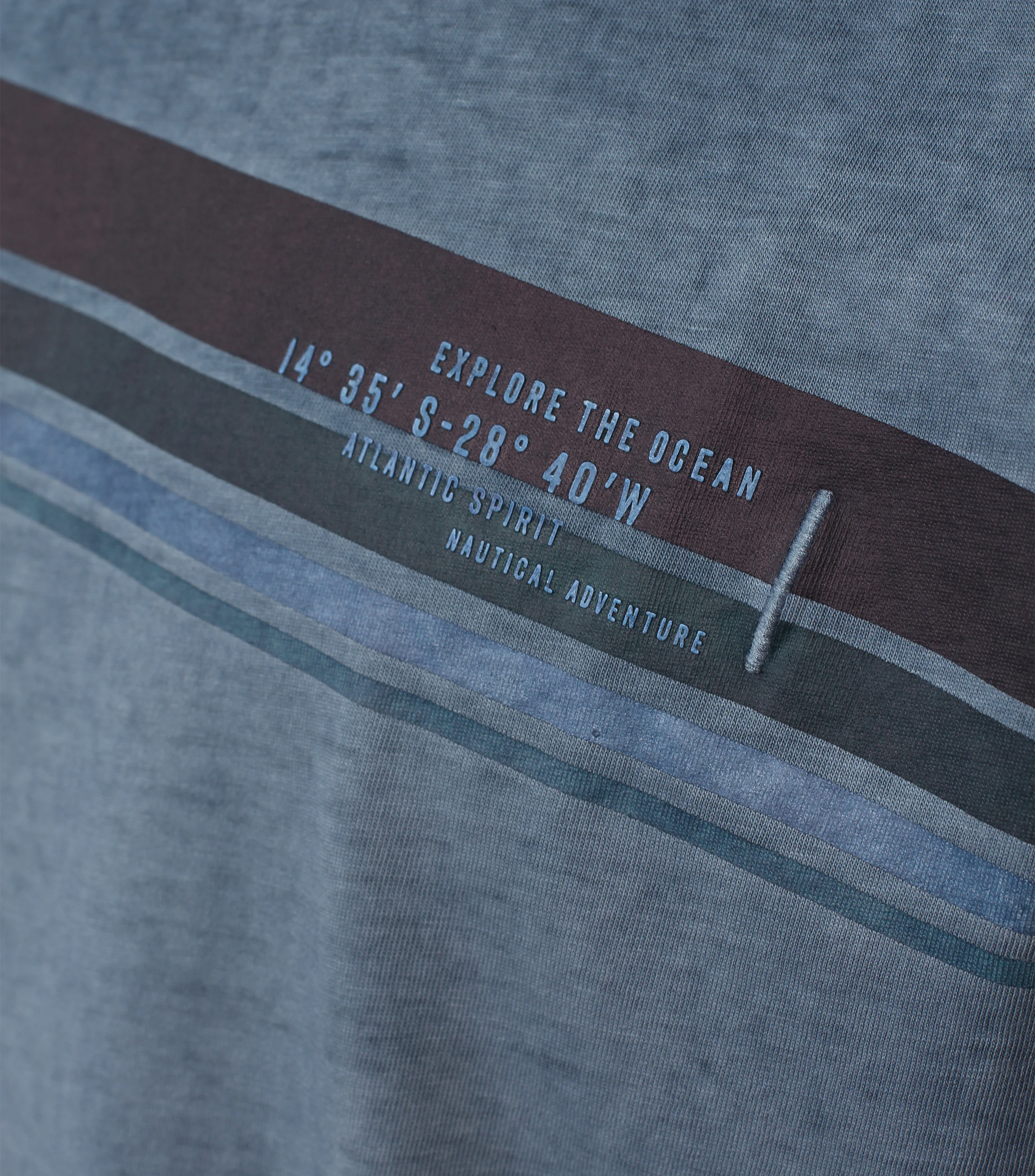 T-Shirt im unifarbenen Design in der Farbe Mittelblau