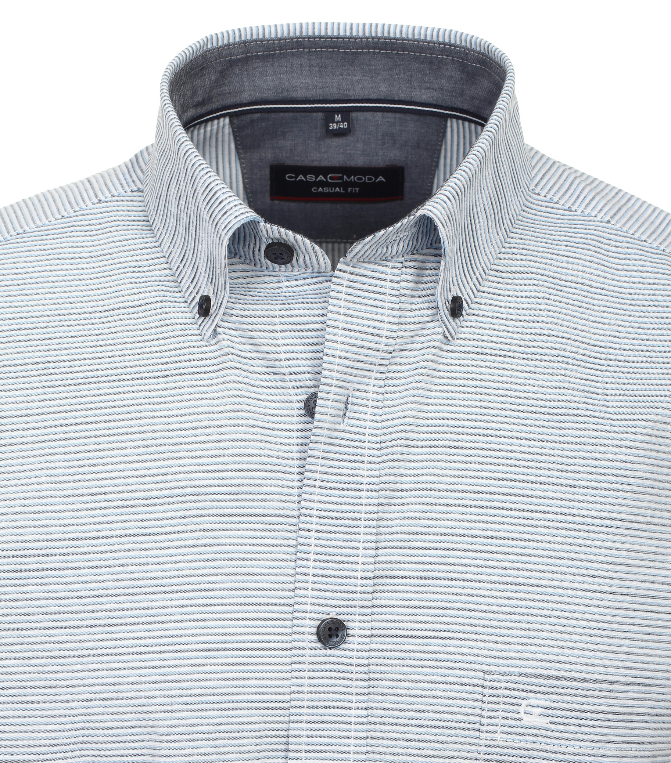 Ein Freizeithemd im gestreift Muster in der Farbe Hellblau