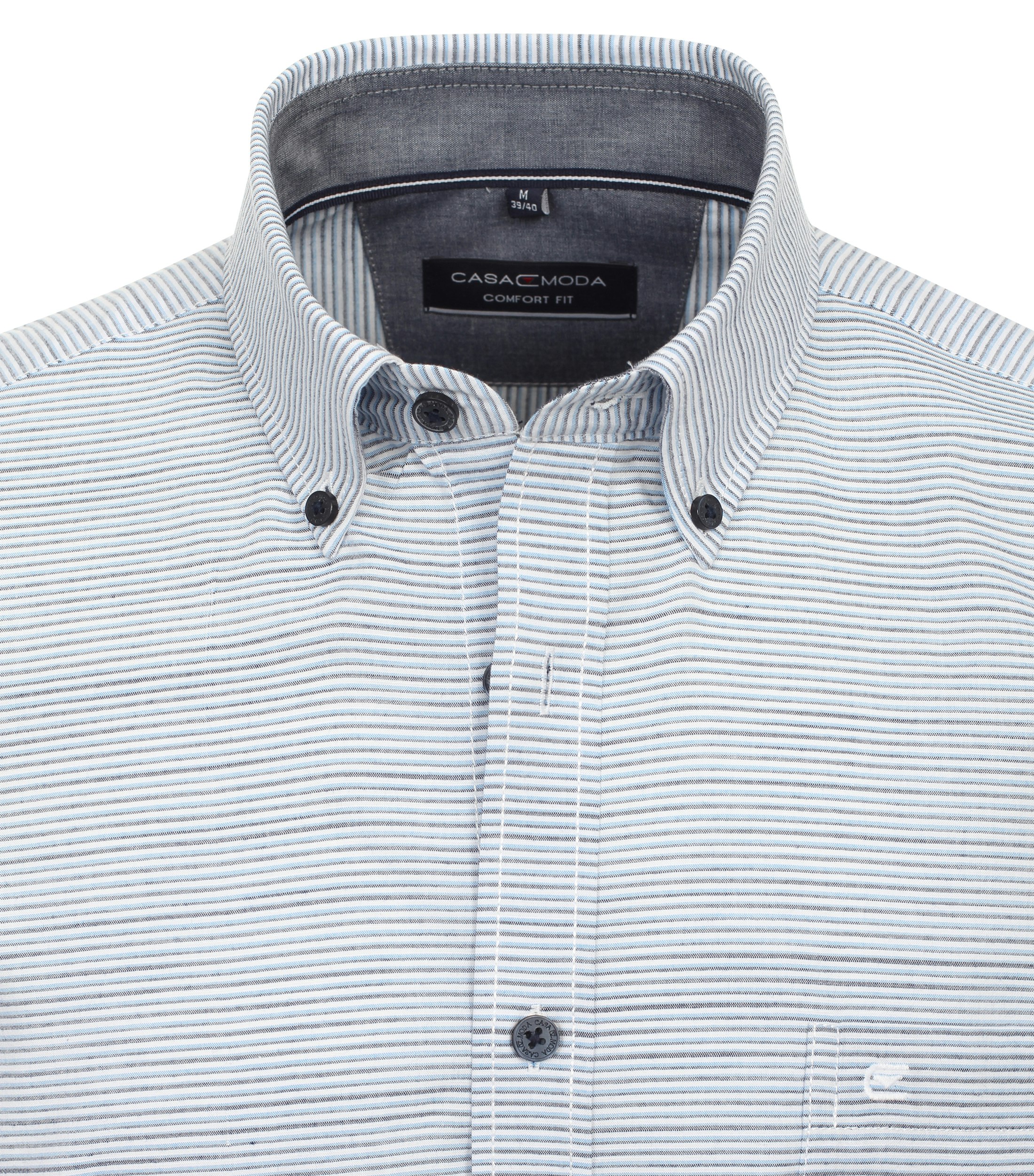 Ein Freizeithemd im gestreift Muster in der Farbe Hellblau