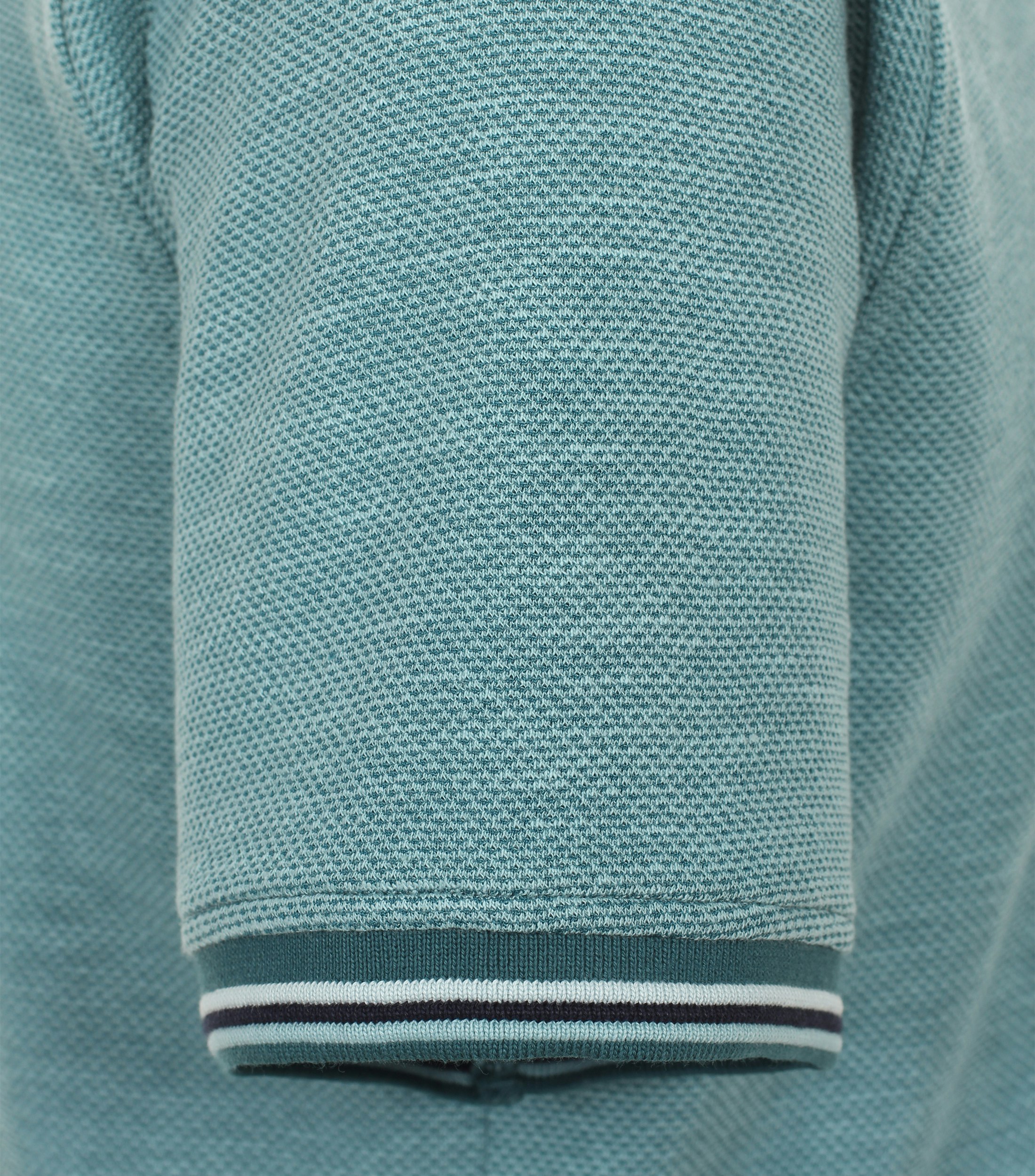 Ein Polo-Shirt im uni Muster in der Farbe Türkis