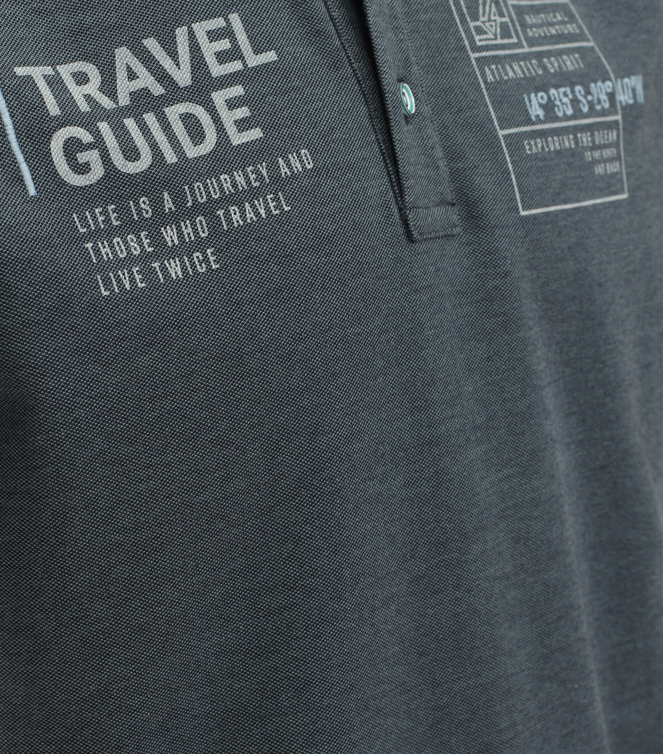 Ein Polo-Shirt im uni Muster in der Farbe Türkis