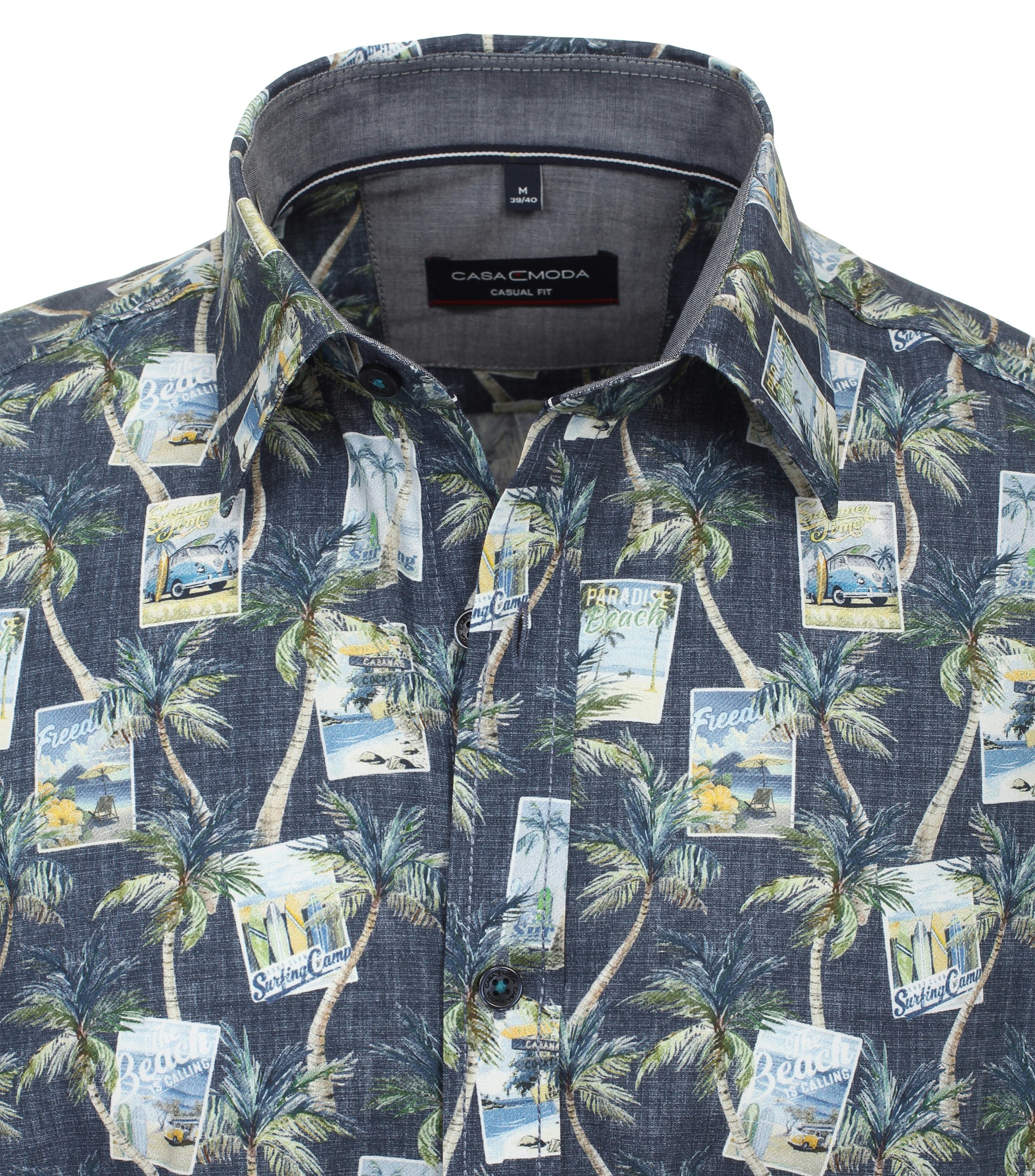 Ein Freizeithemd im Print Muster in der Farbe Dunkelblau
