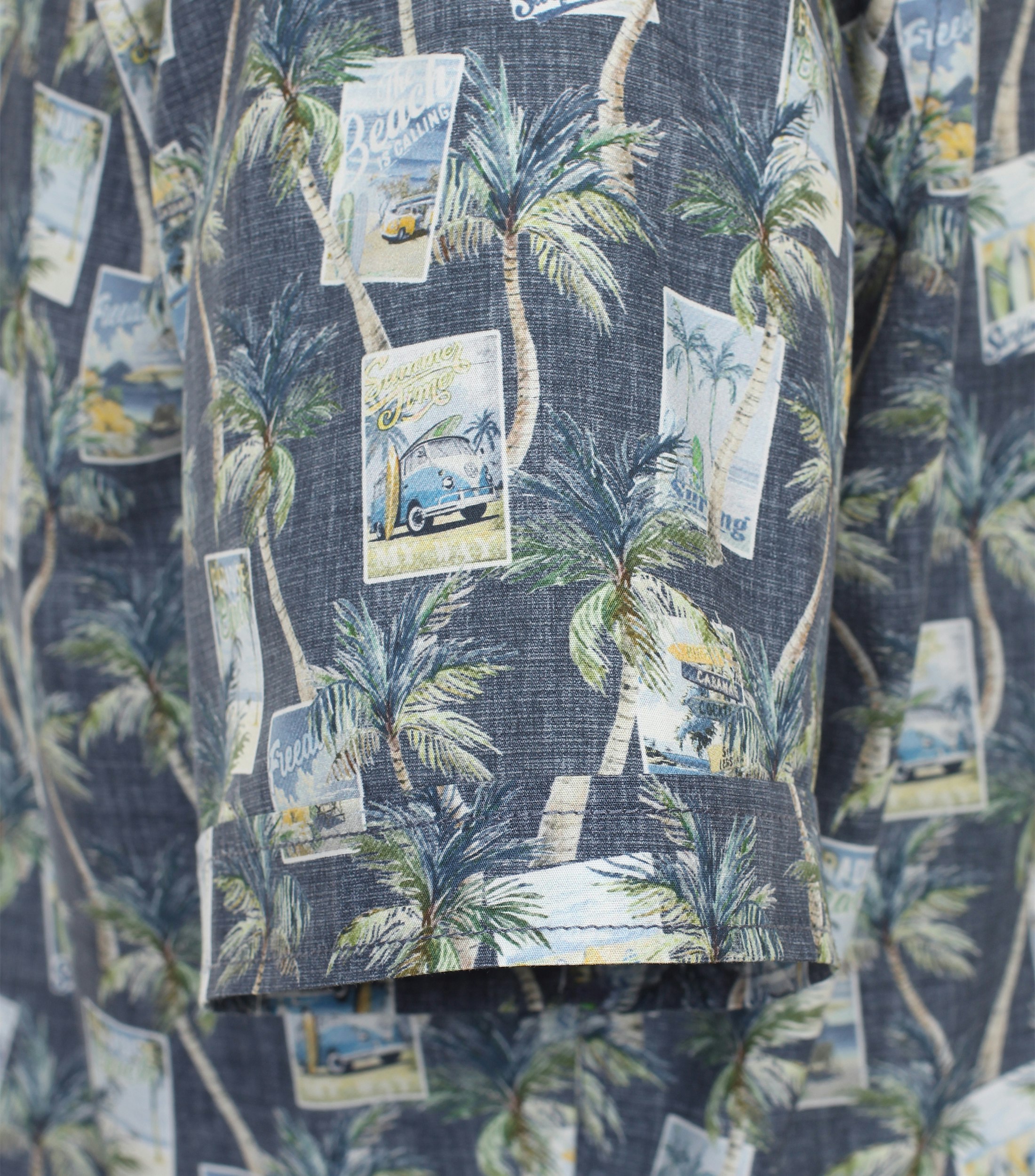 Ein Freizeithemd im Print Muster in der Farbe Dunkelblau