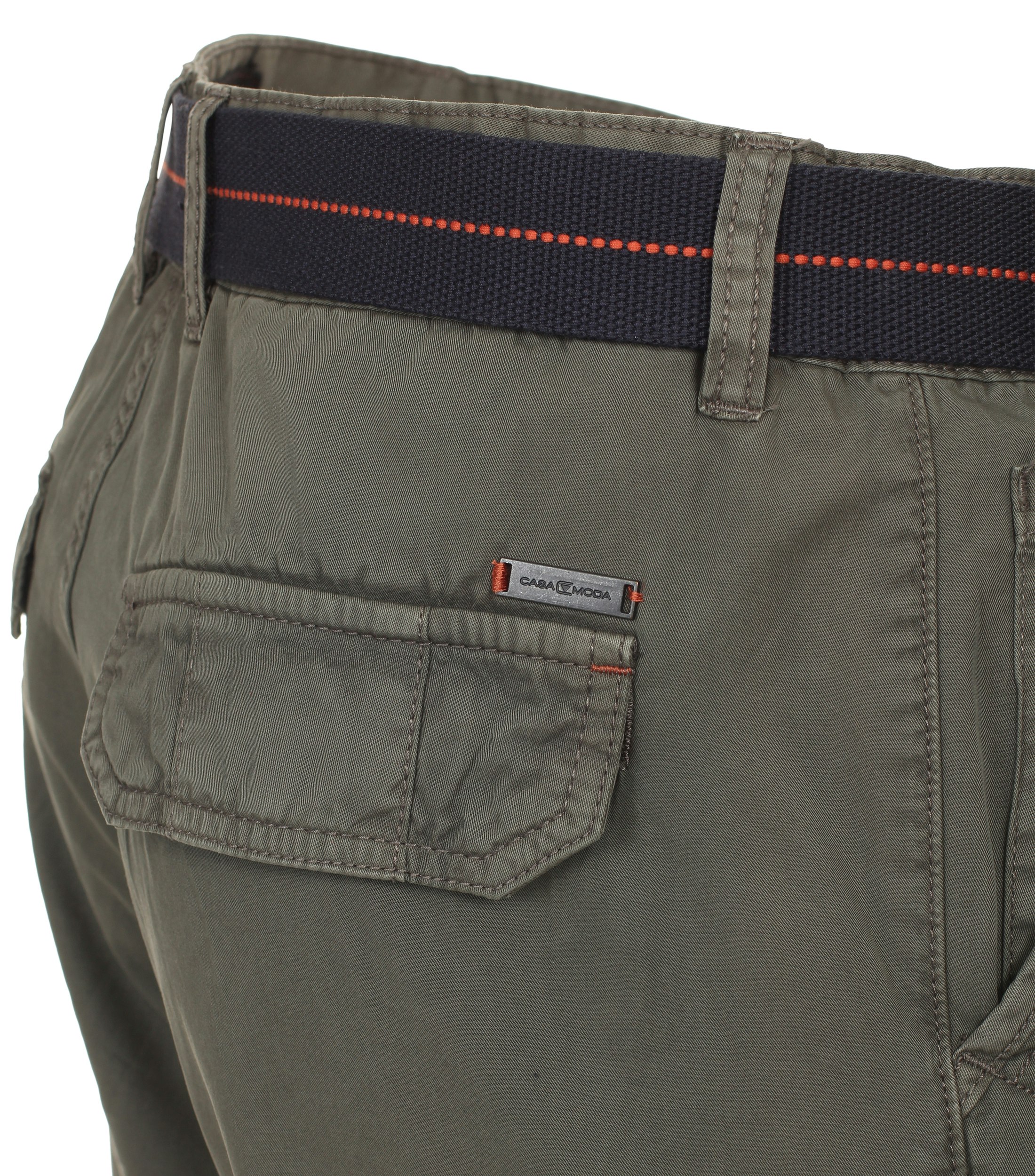 Shorts im unifarbenen Design in der Farbe Olive