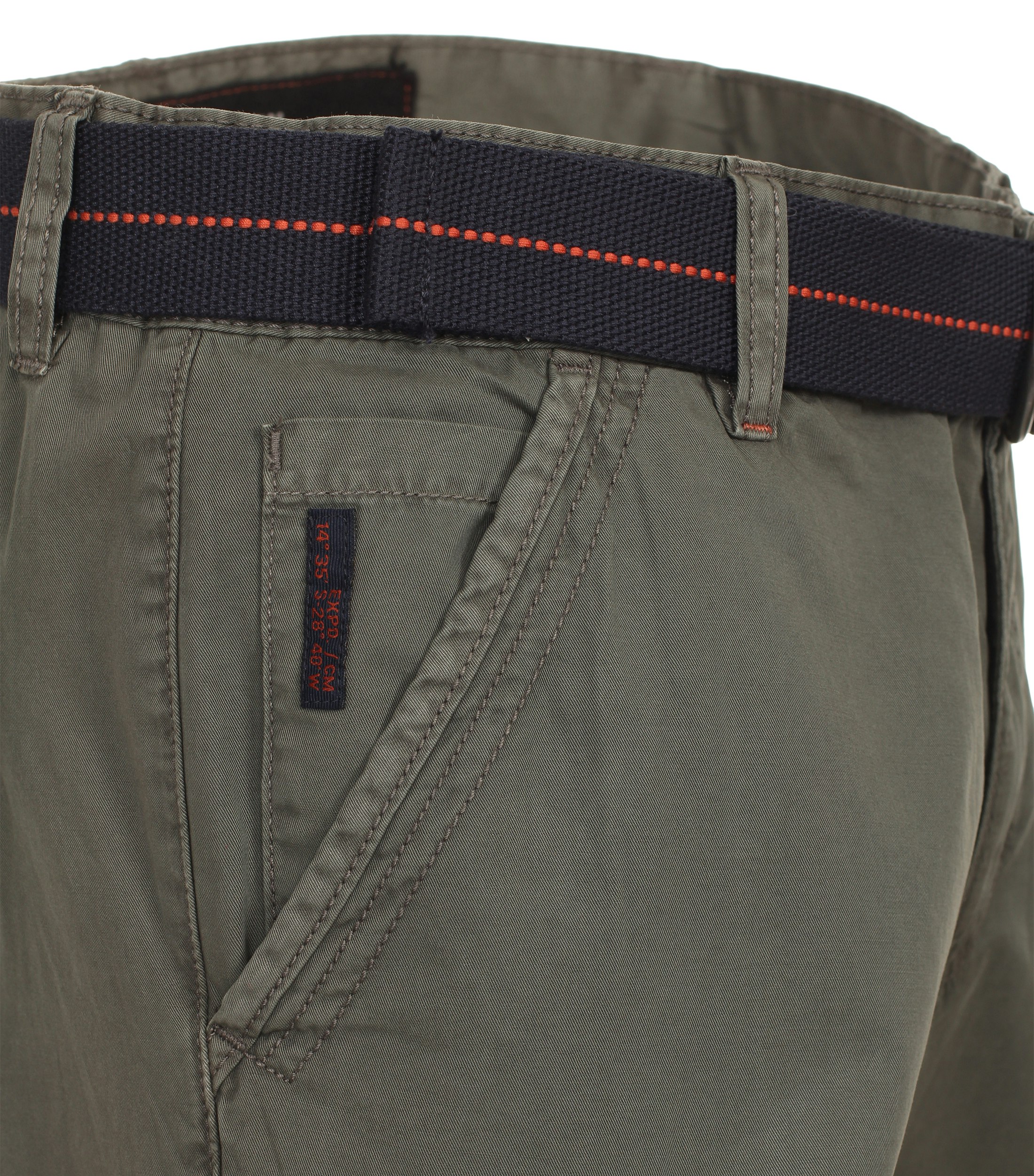Shorts im unifarbenen Design in der Farbe Olive