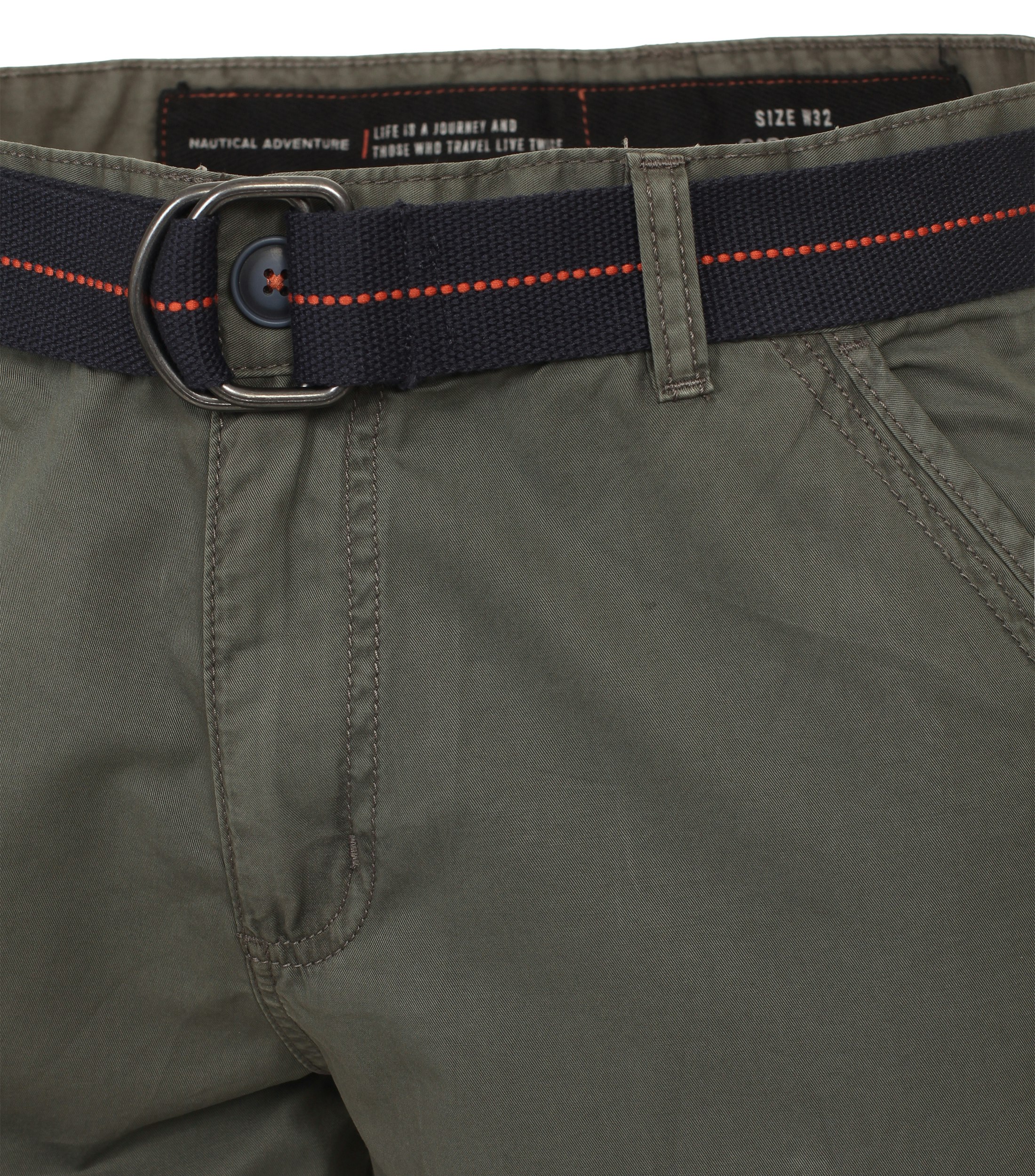 Ein Shorts im uni Muster in der Farbe Olive