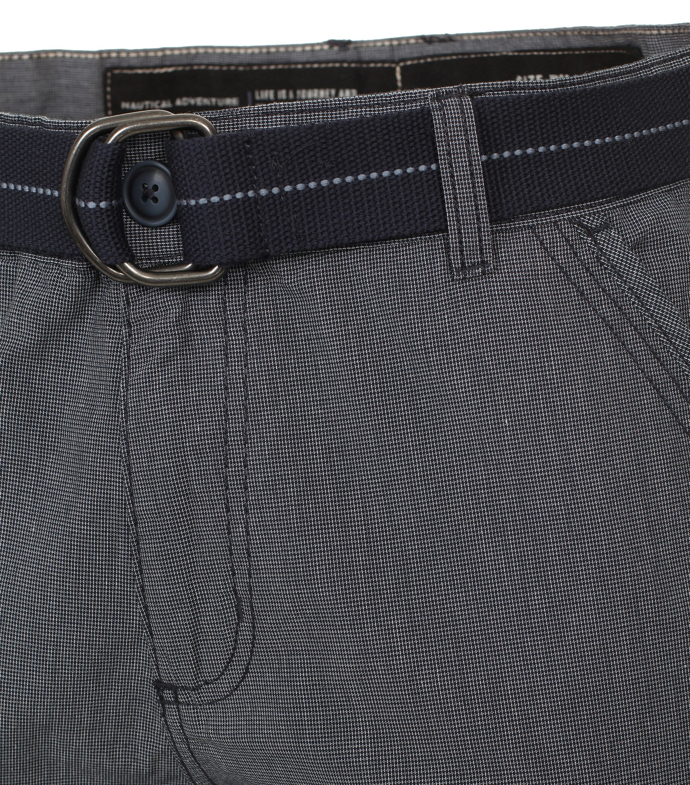 Ein Shorts im uni Muster in der Farbe graues Dunkelblau