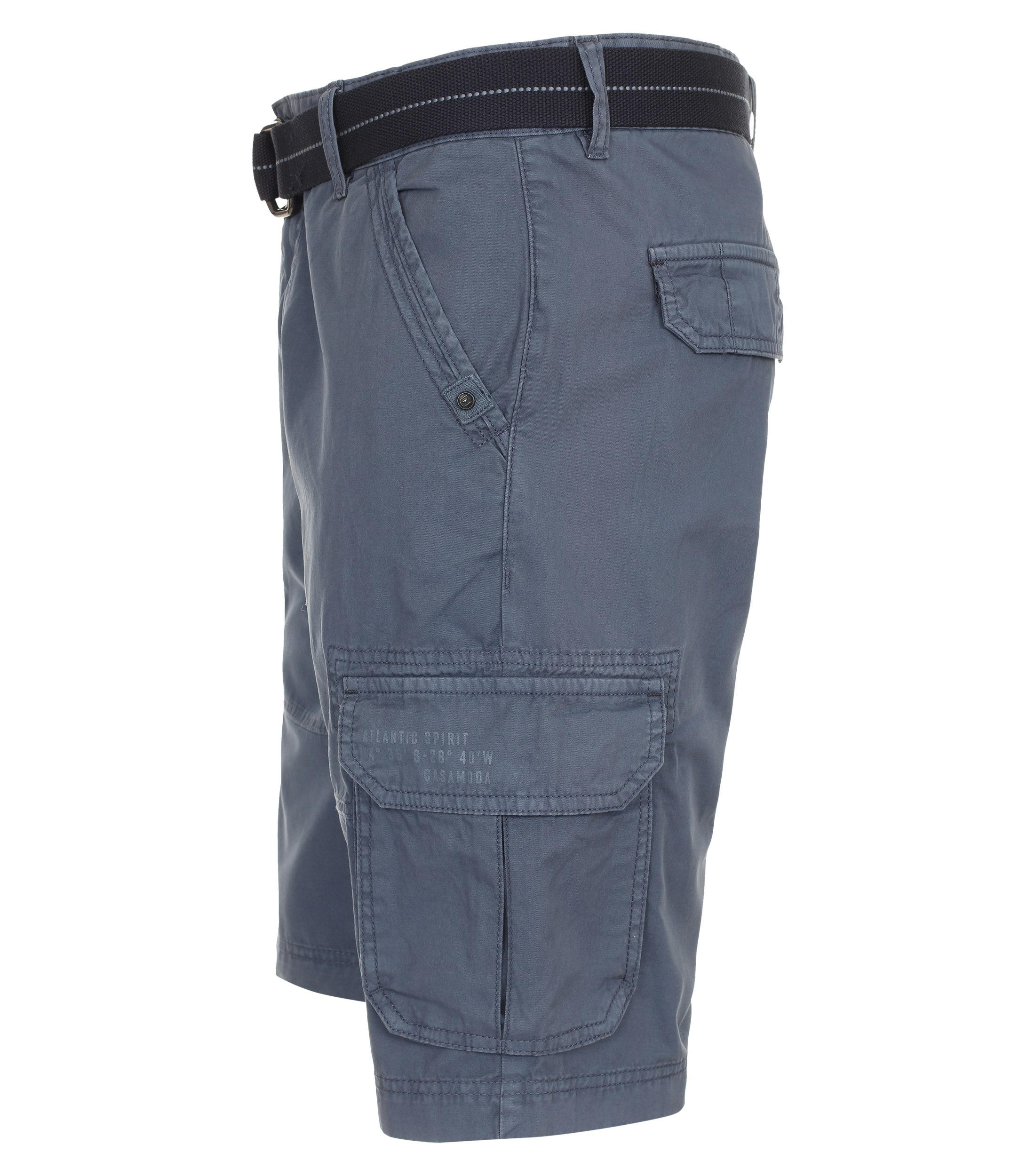 Ein Shorts im uni Muster in der Farbe dunkles Mittelblau