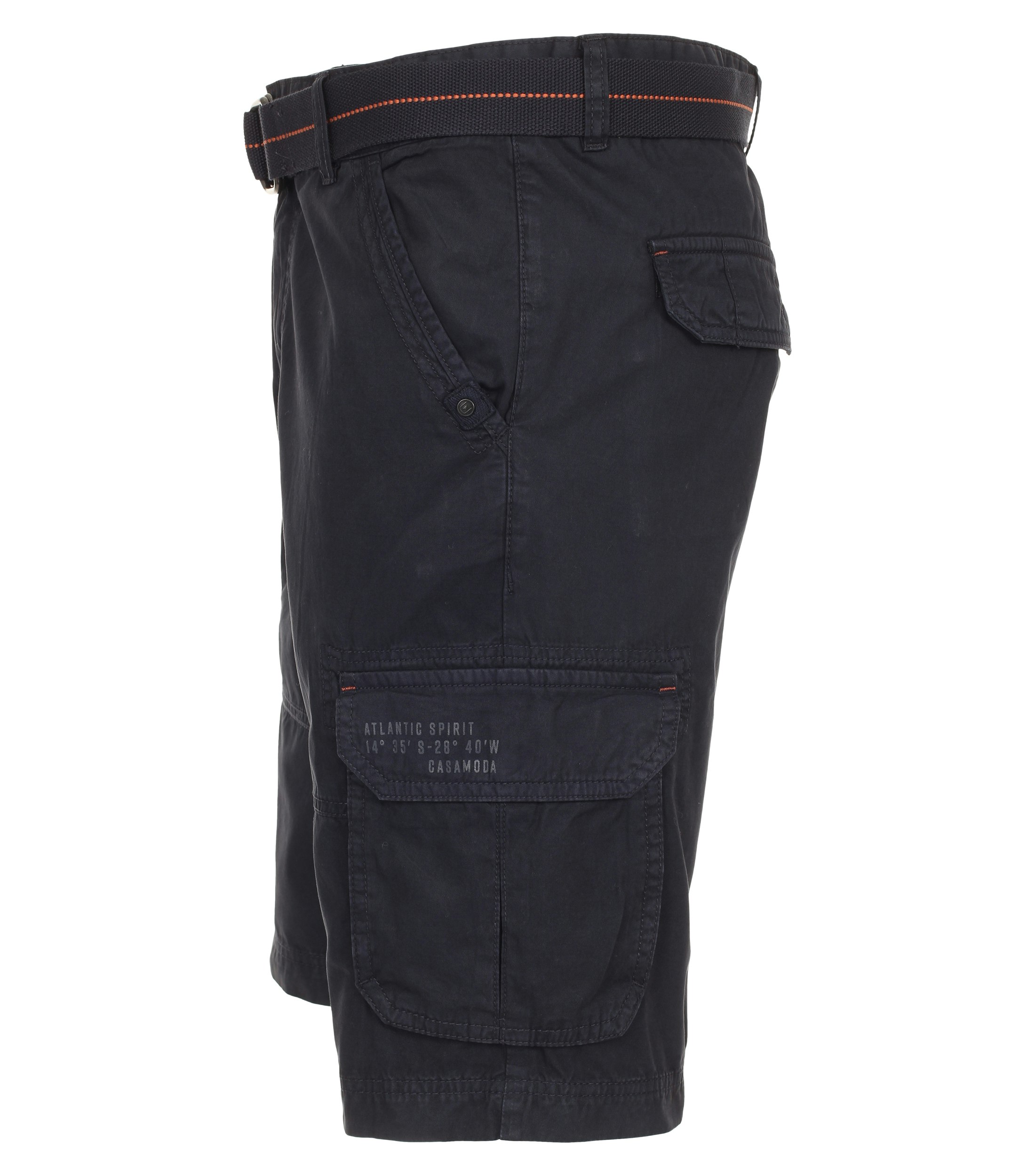 Ein Shorts im uni Muster in der Farbe Dunkelblau