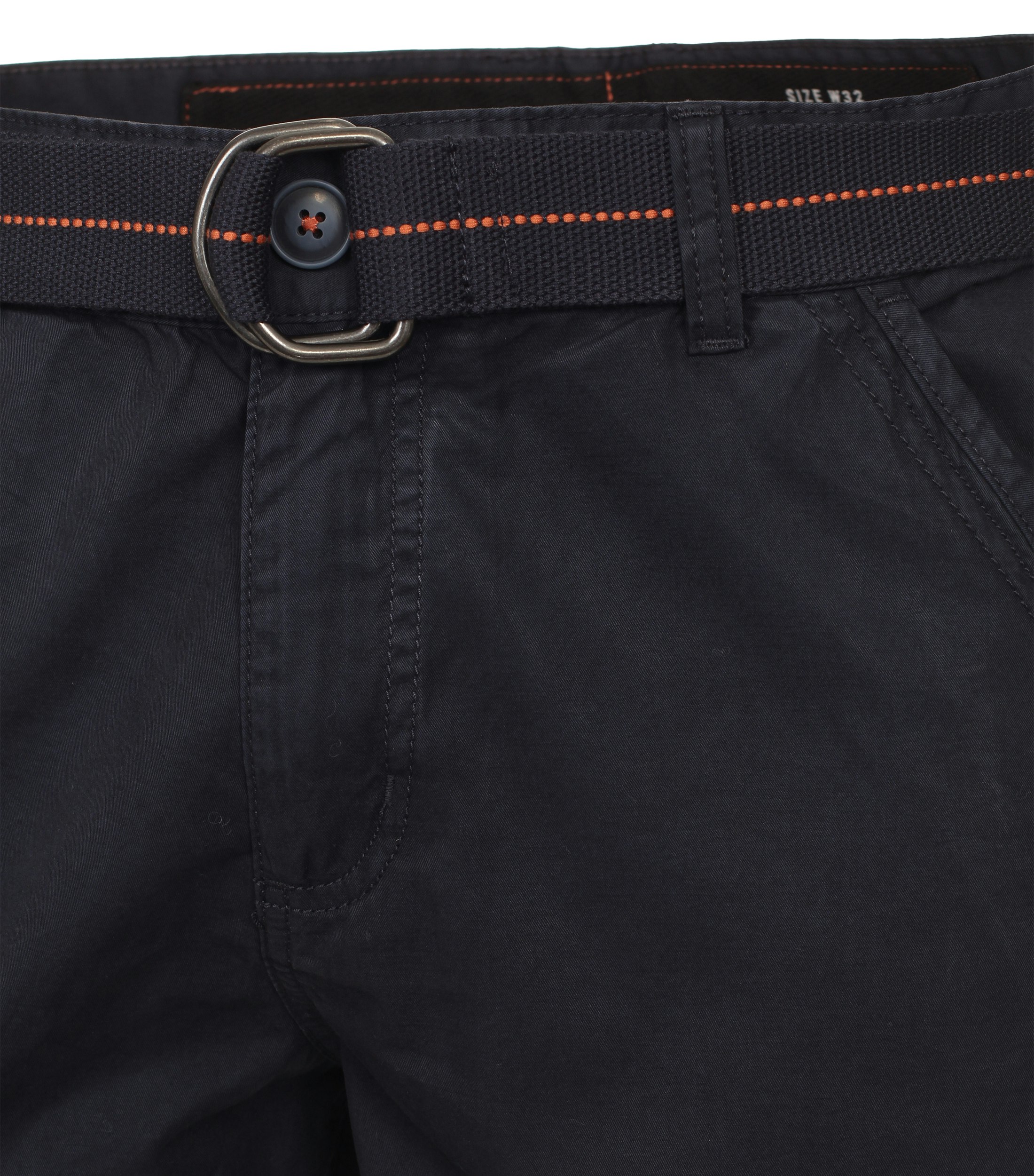 Ein Shorts im uni Muster in der Farbe Dunkelblau