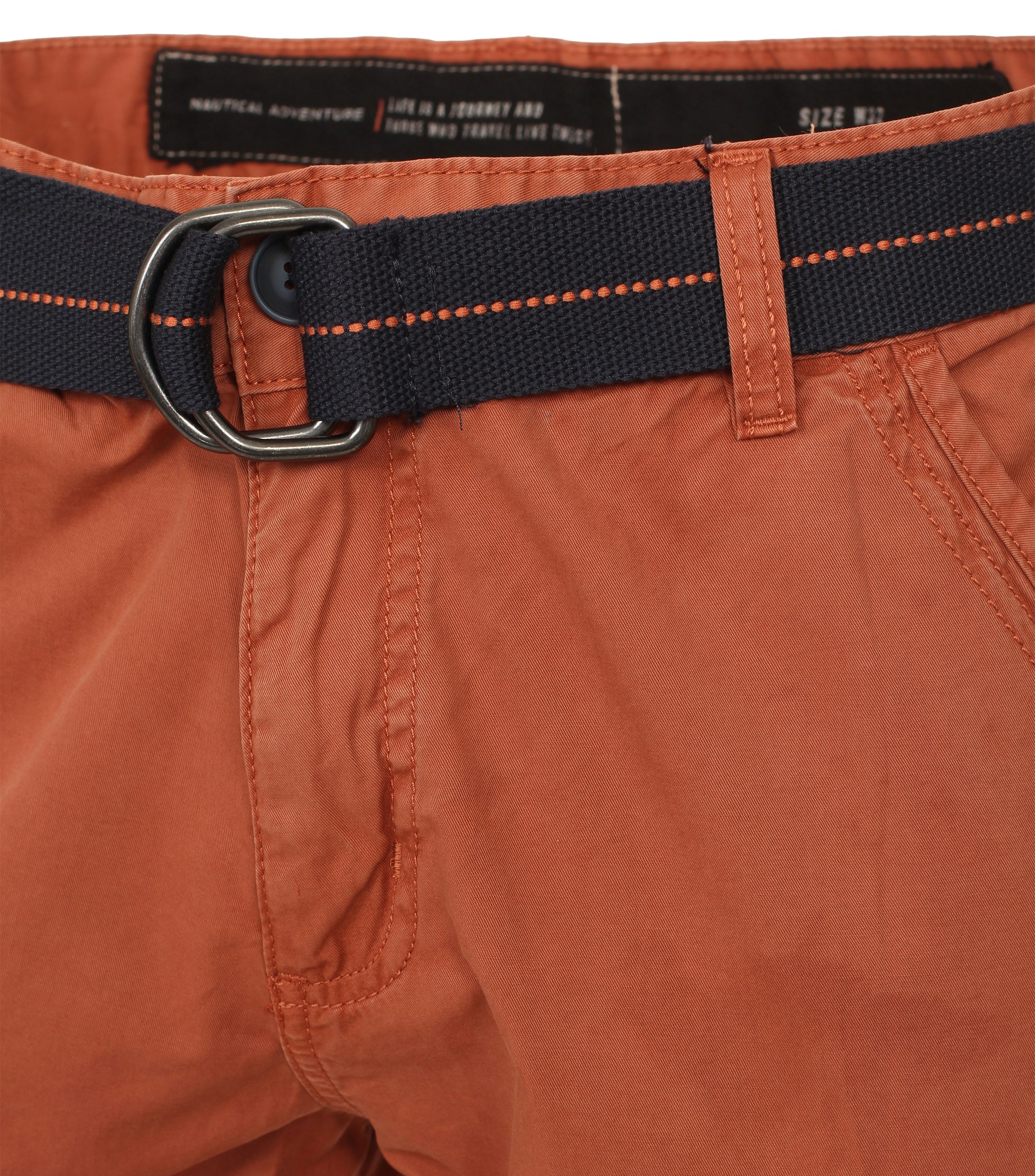 Eine Shorts im uni Muster in der Farbe Orange