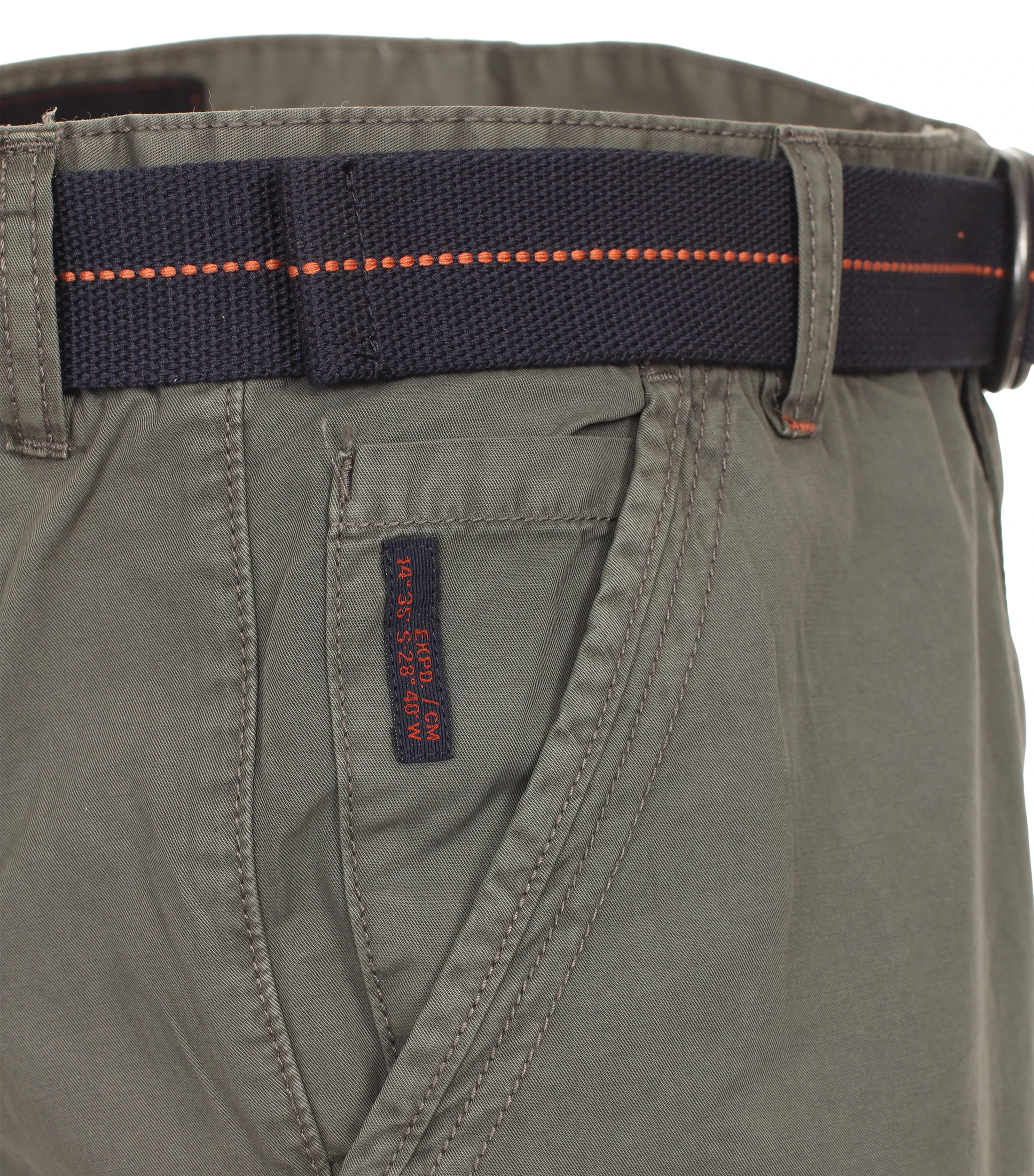 Shorts im unifarbenen Design in der Farbe Olive