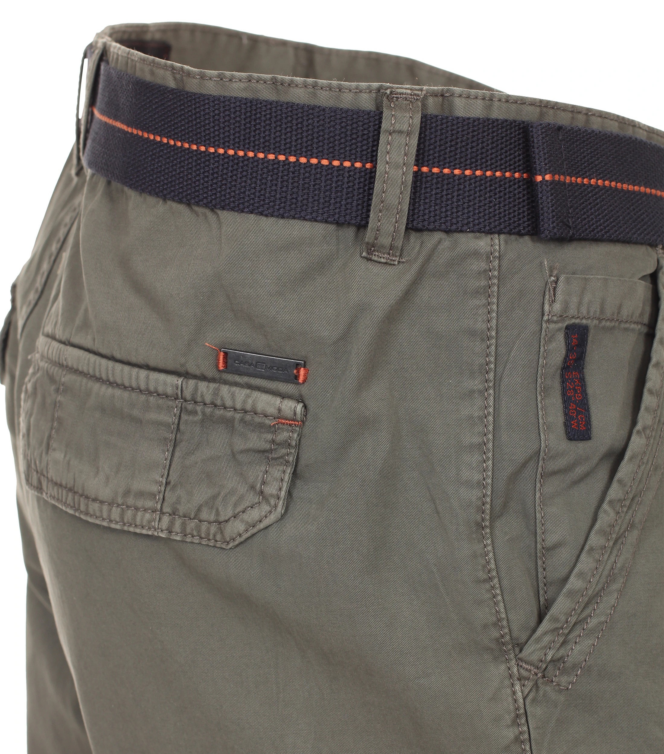 Shorts im unifarbenen Design in der Farbe Olive