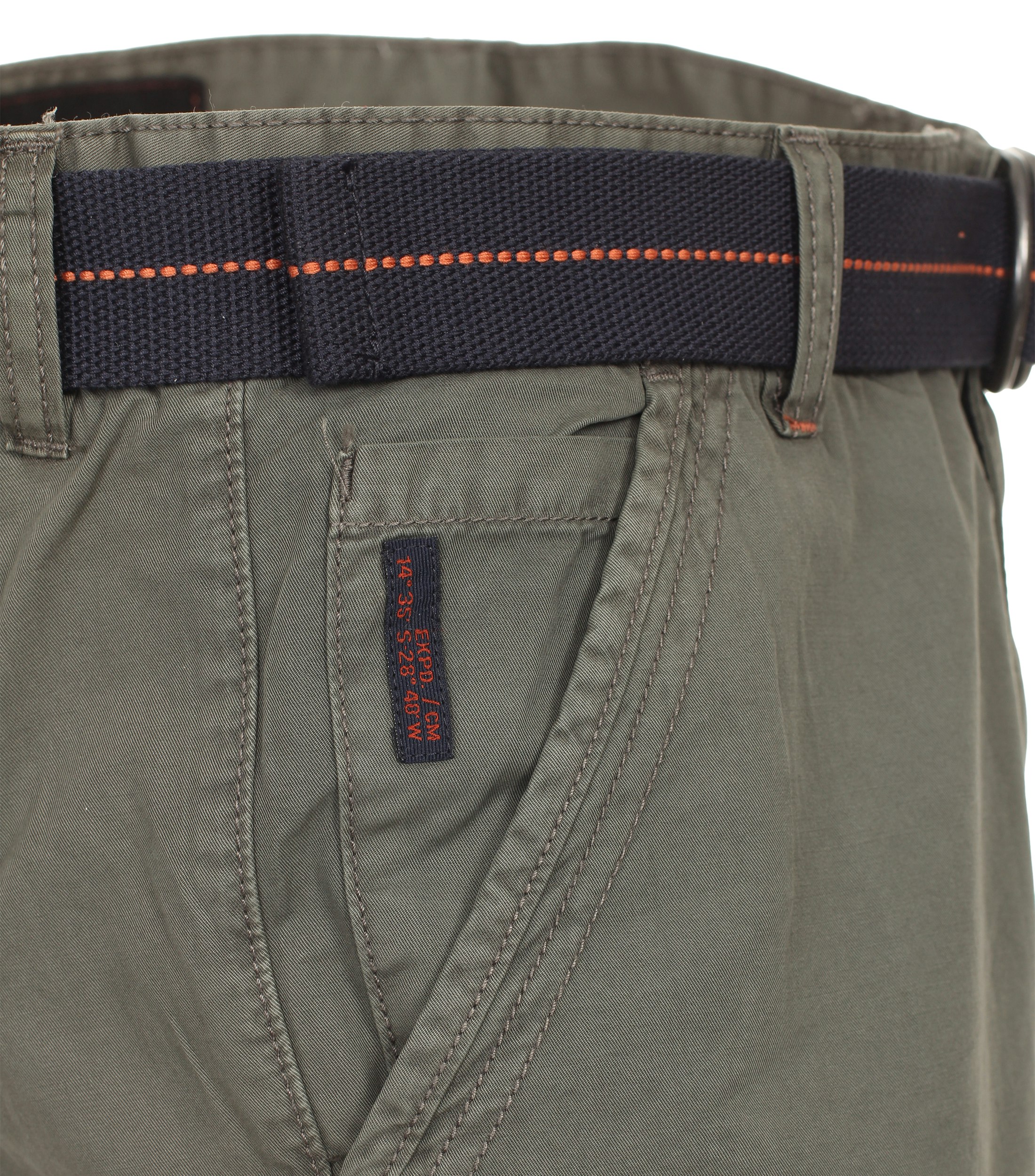 Ein Shorts im uni Muster in der Farbe Olive