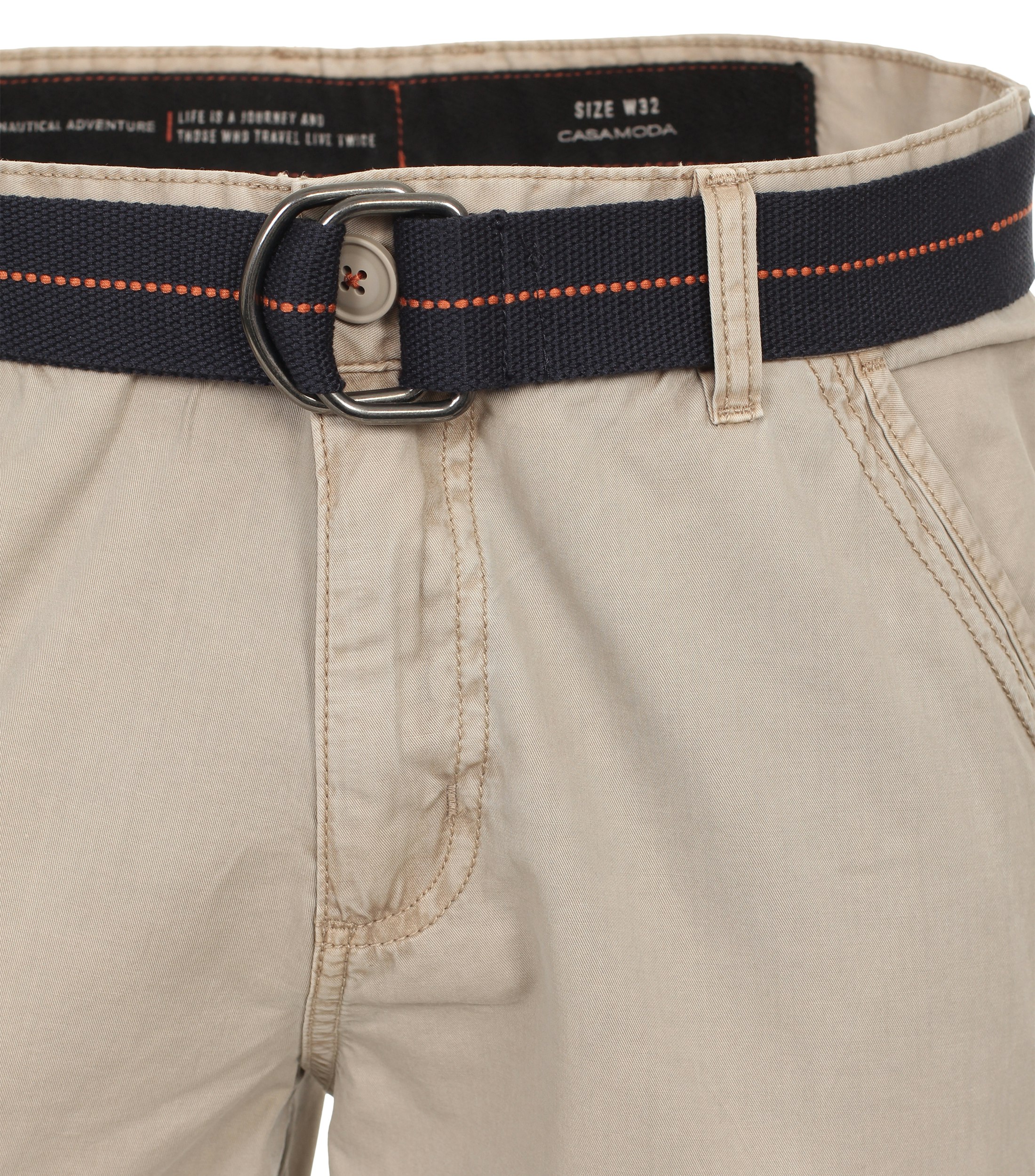 Ein Shorts im uni Muster in der Farbe Beige