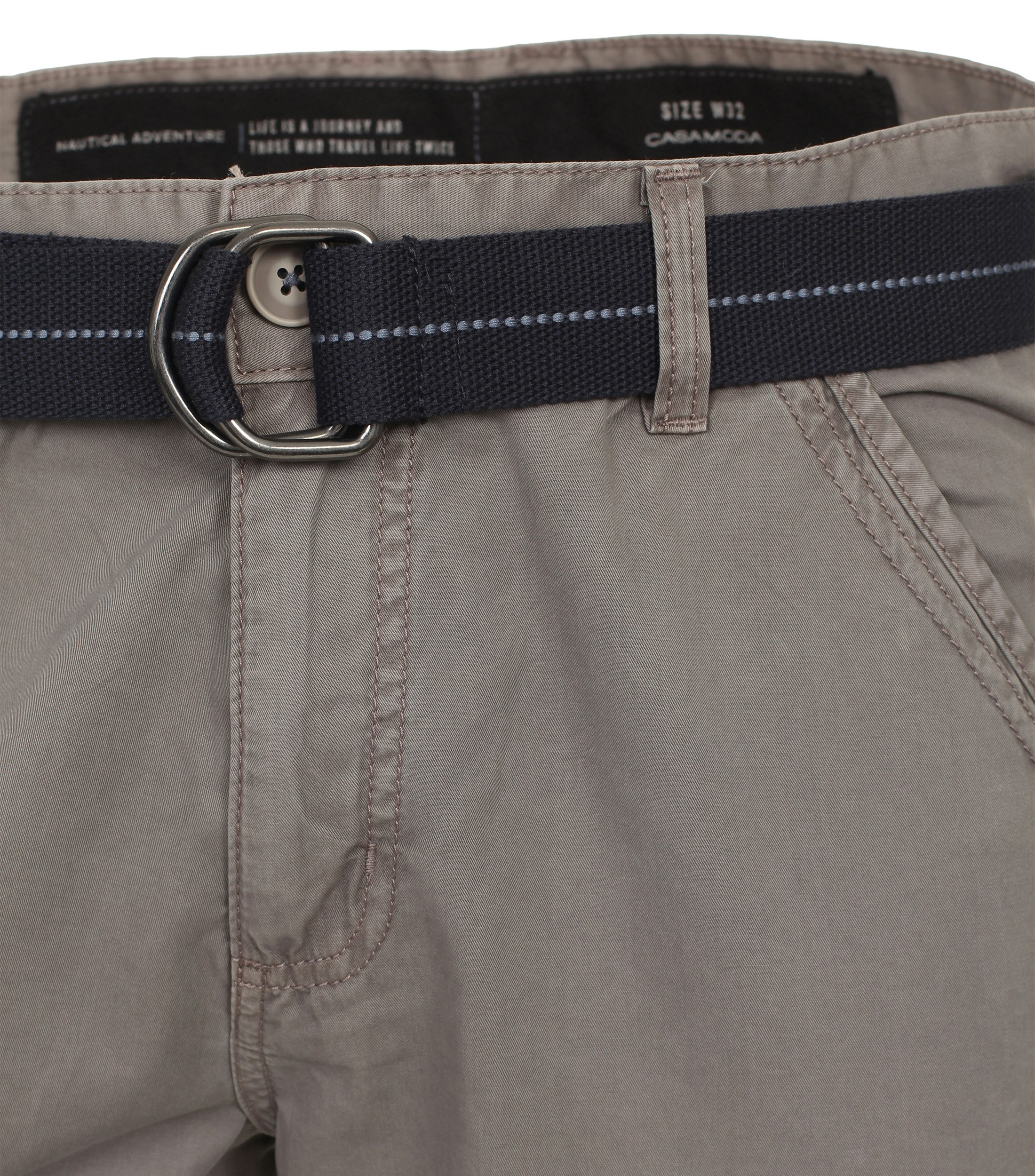 Shorts im unifarbenen Design in der Farbe Hellgrau