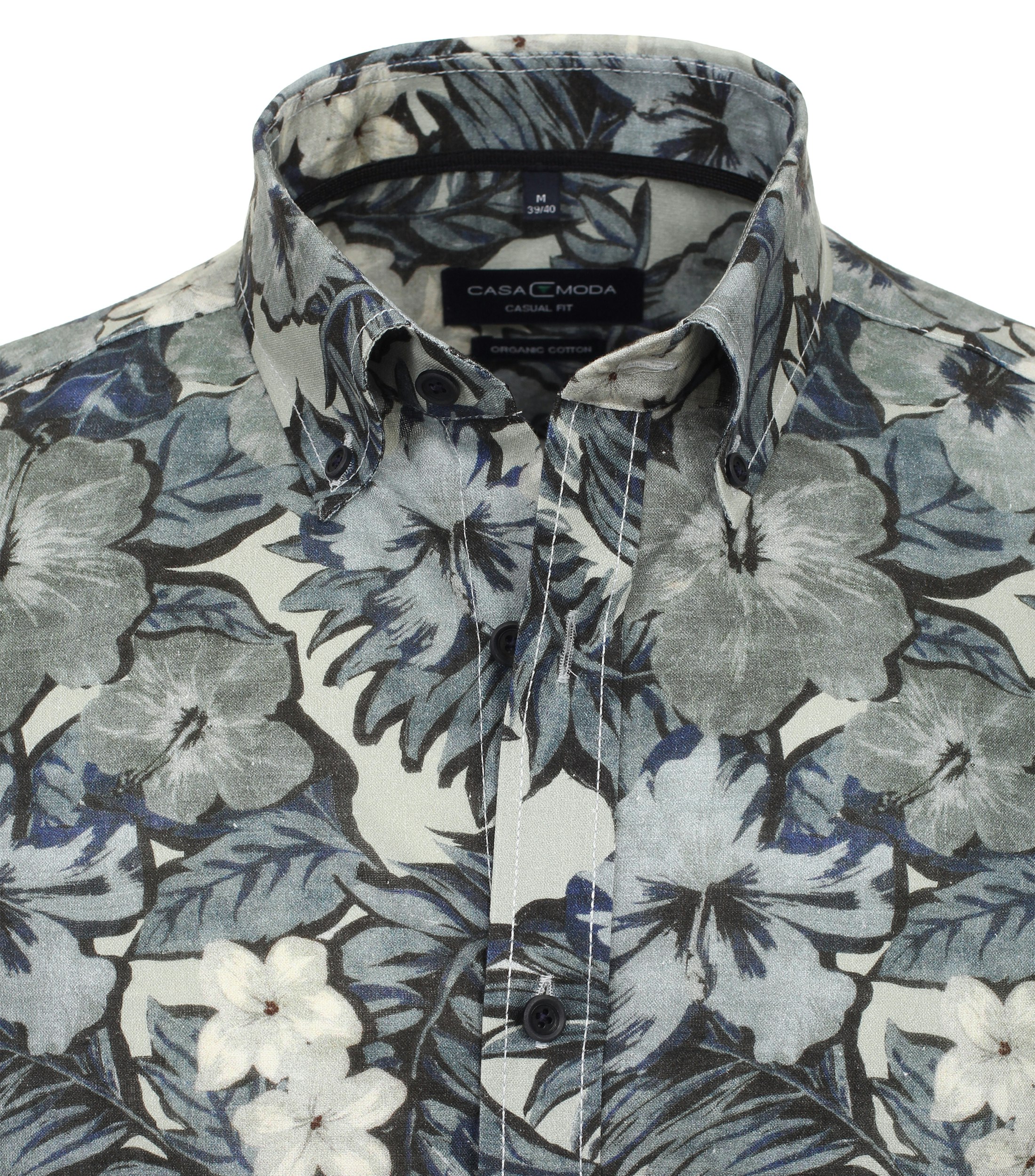 Ein Freizeithemd im Print Muster in der Farbe Dunkelblau