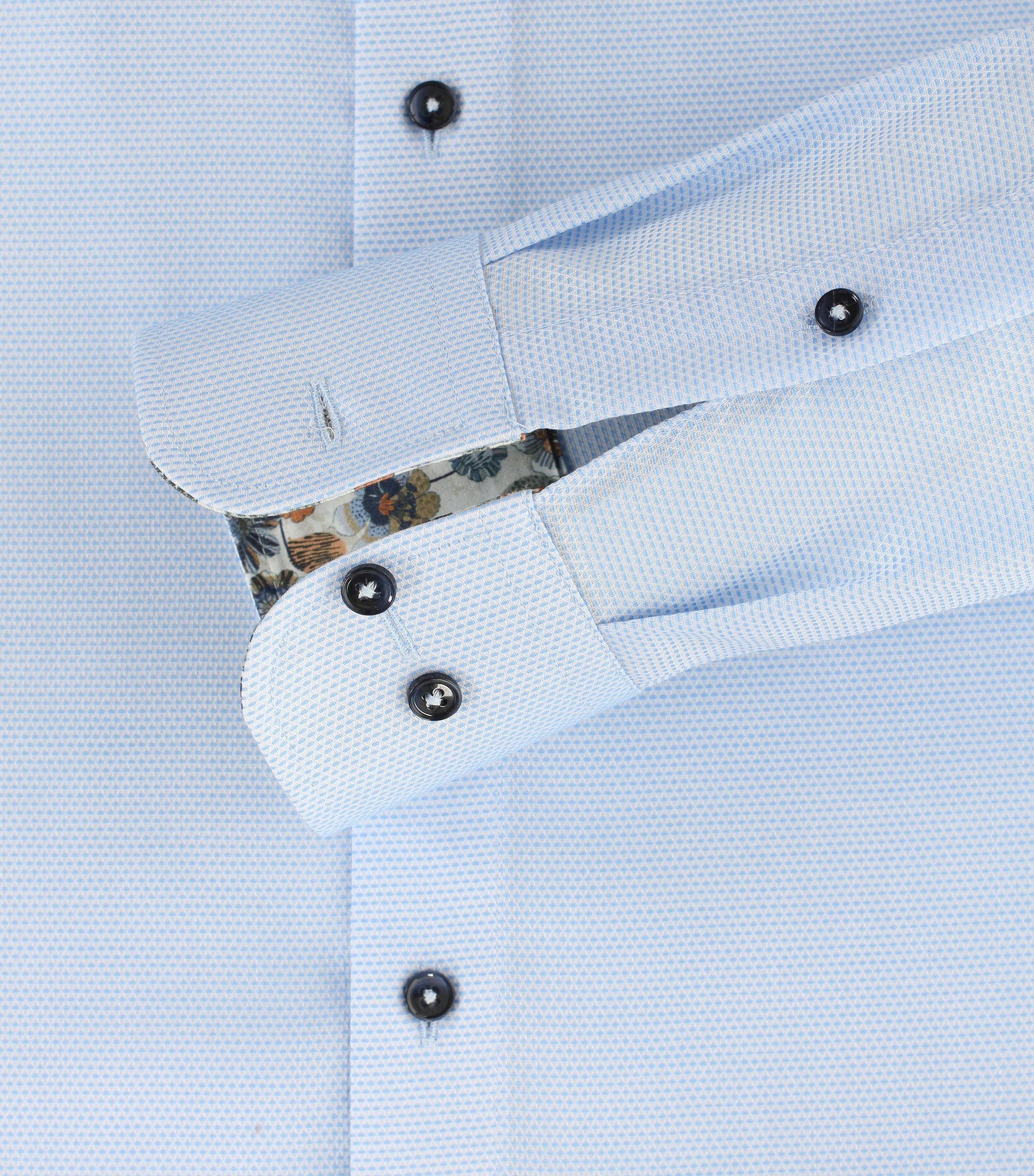 Ein Businesshemd im uni Muster in der Farbe Hellblau