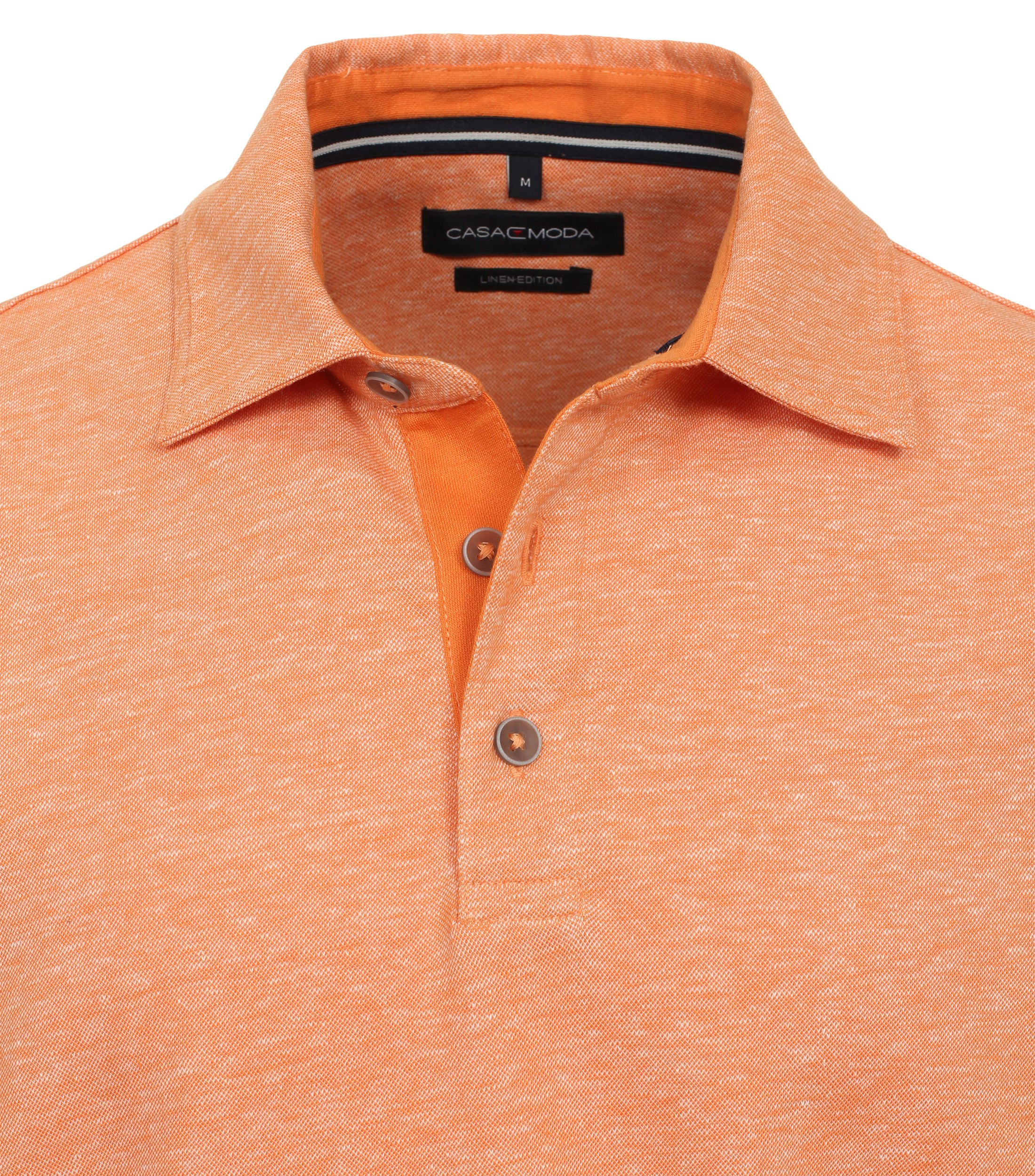 Ein Polo-Shirt im uni Muster in der Farbe Orange