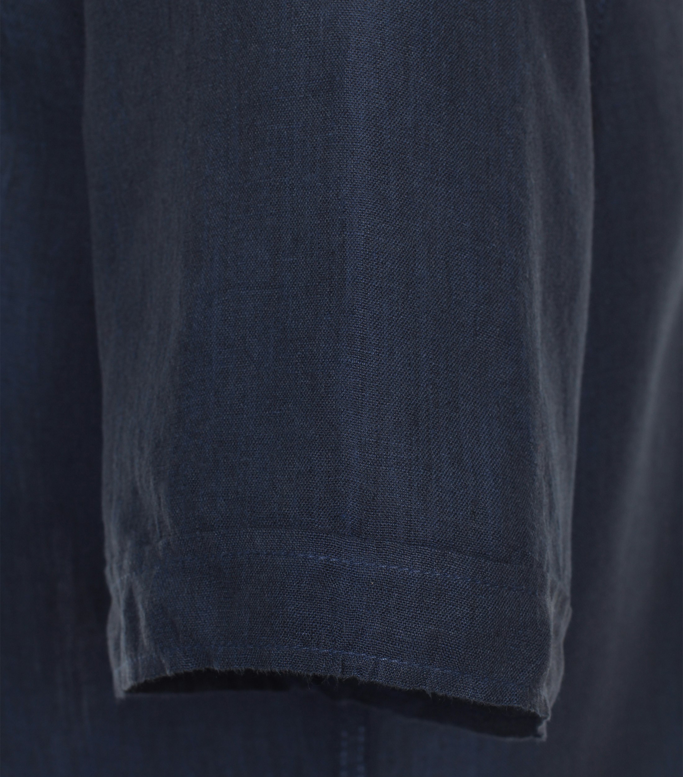 Ein Freizeithemd im uni Muster in der Farbe Dunkelblau