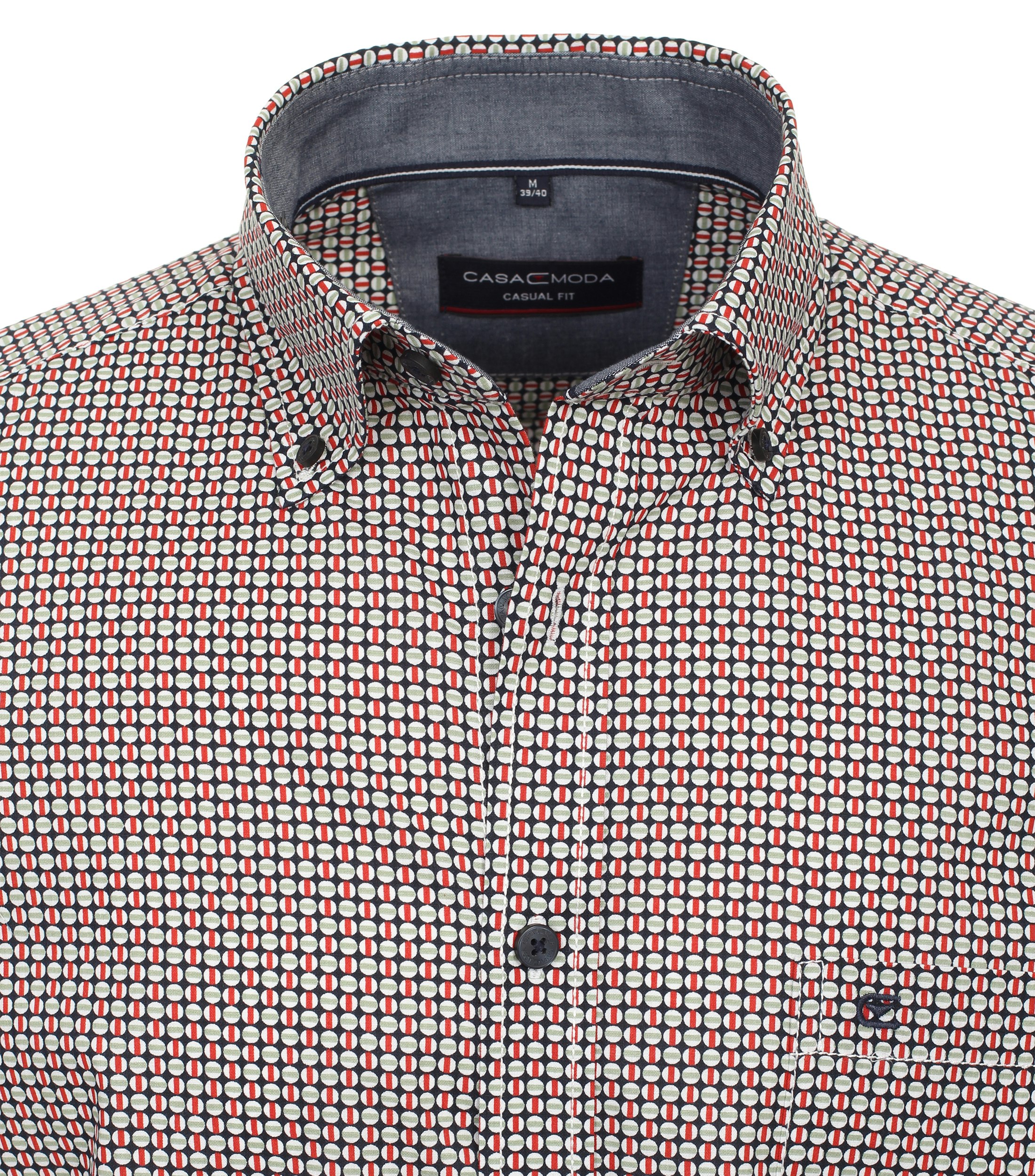 Ein Freizeithemd im Print Muster in der Farbe Rot