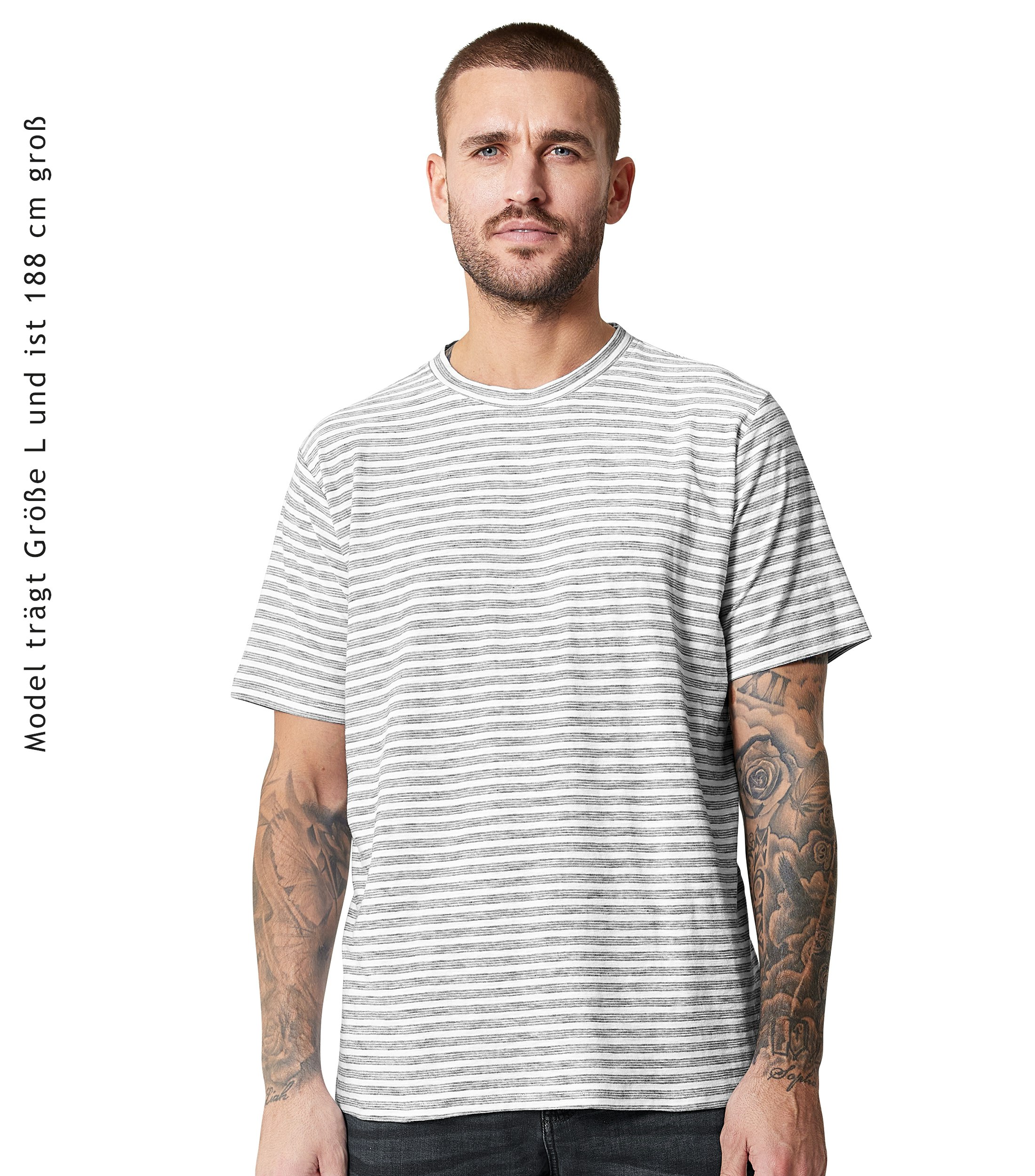 Ein T-Shirt im gestreift Muster in der Farbe Weiß