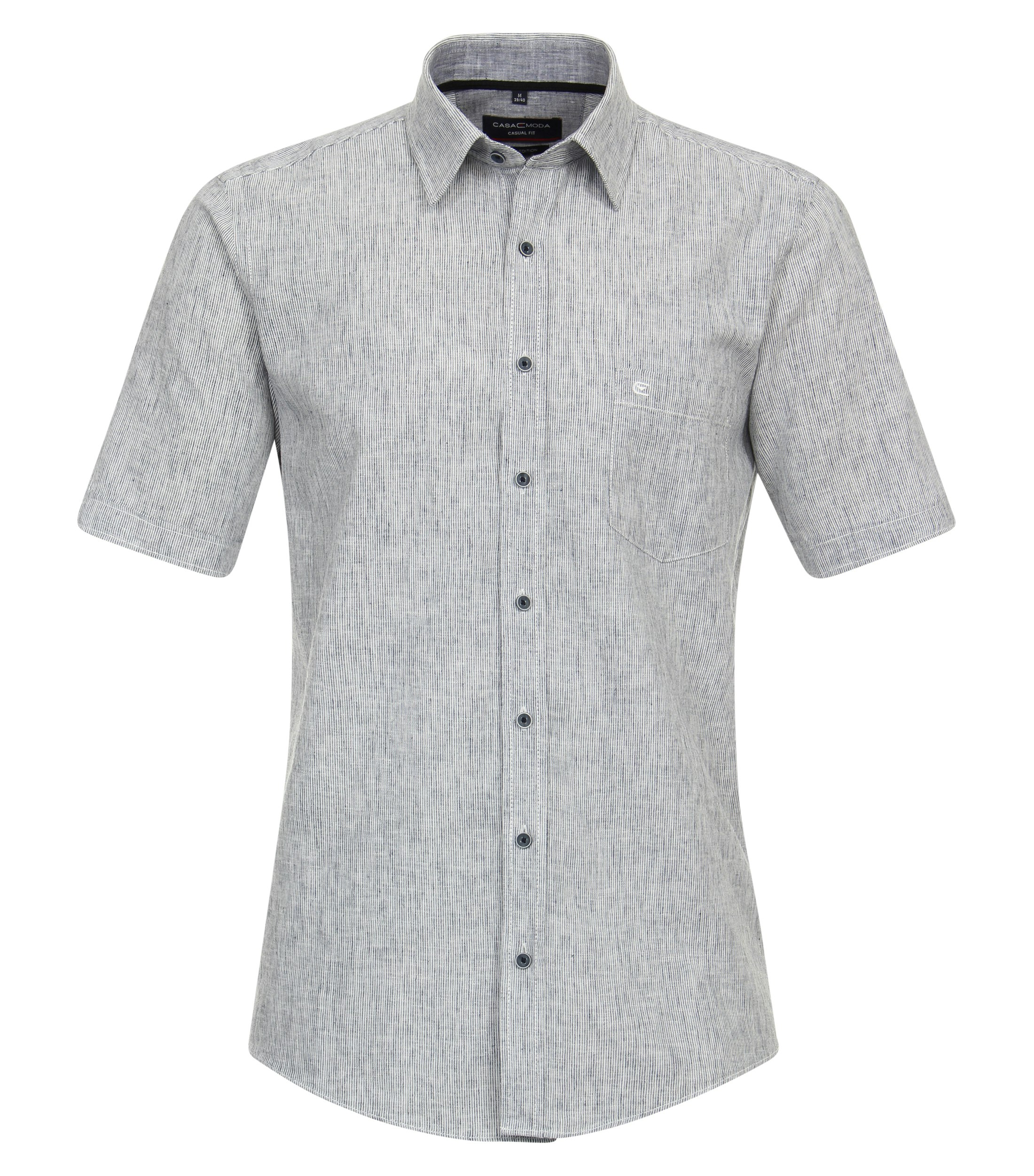 Ein Freizeithemd im gestreift Muster in der Farbe graues Mittelblau