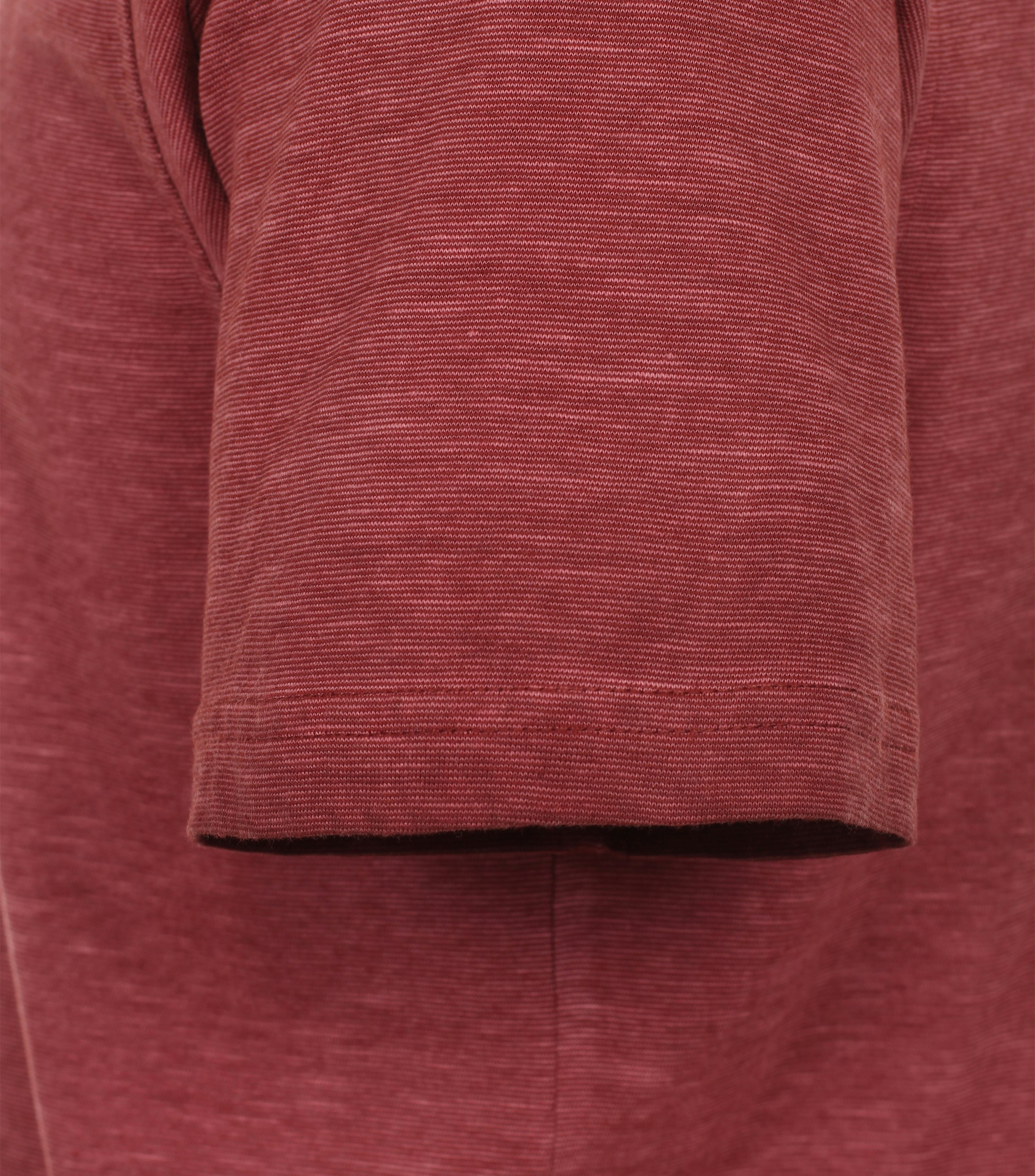 Ein T-Shirt im uni Muster in der Farbe Dunkelorange