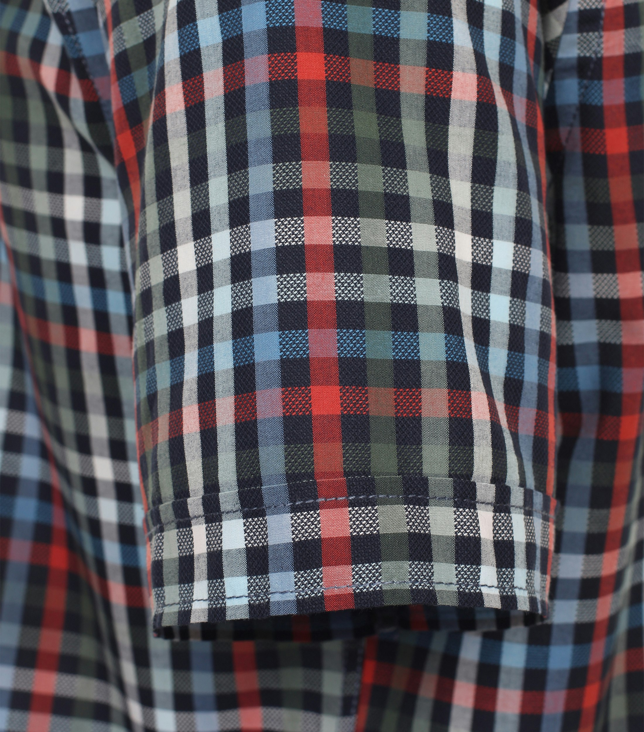 Ein Freizeithemd im kariert Muster in der Farbe Olive