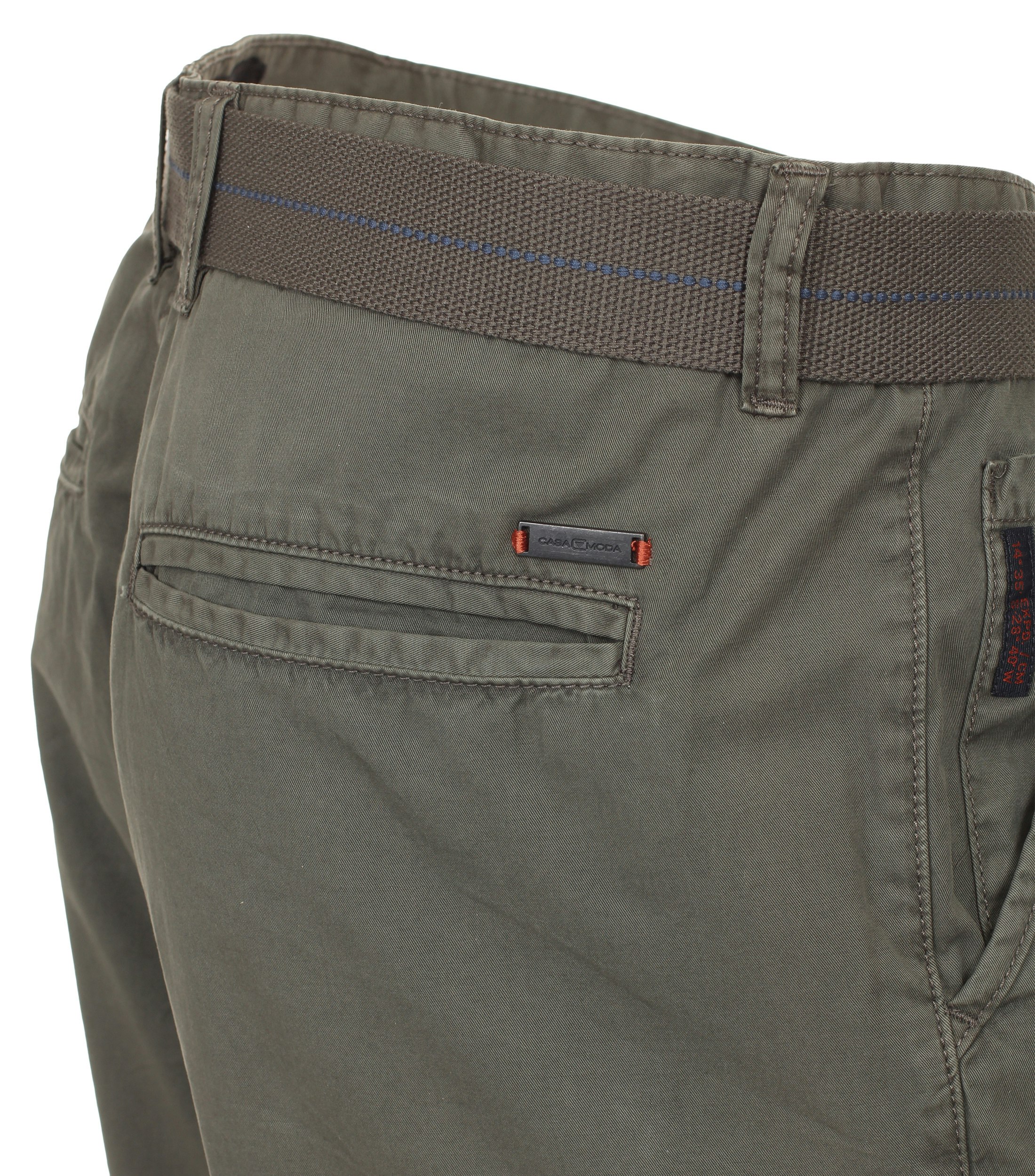 Eine Shorts im uni Muster in der Farbe Olive