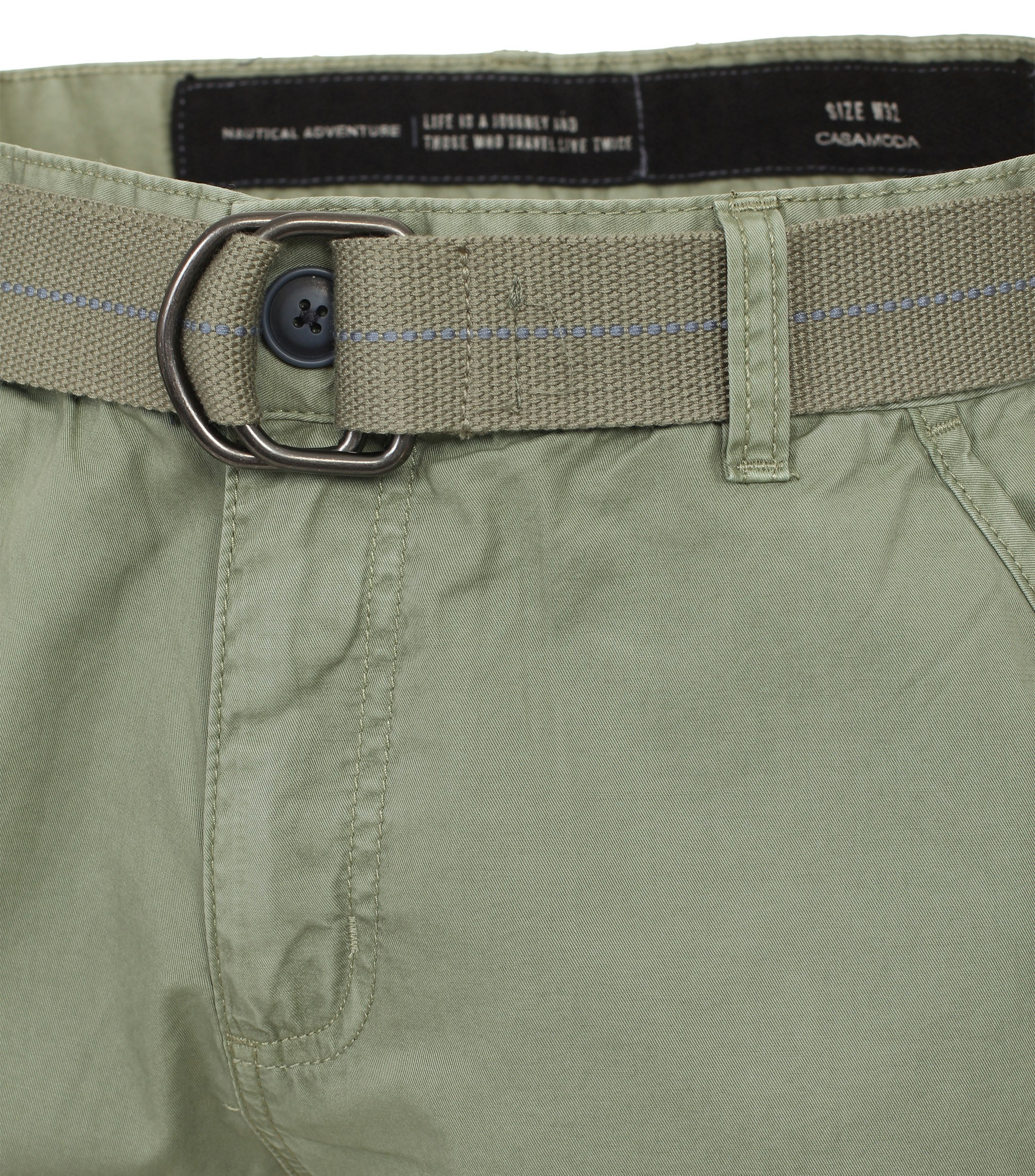 Eine Shorts im uni Muster in der Farbe Hellgrün