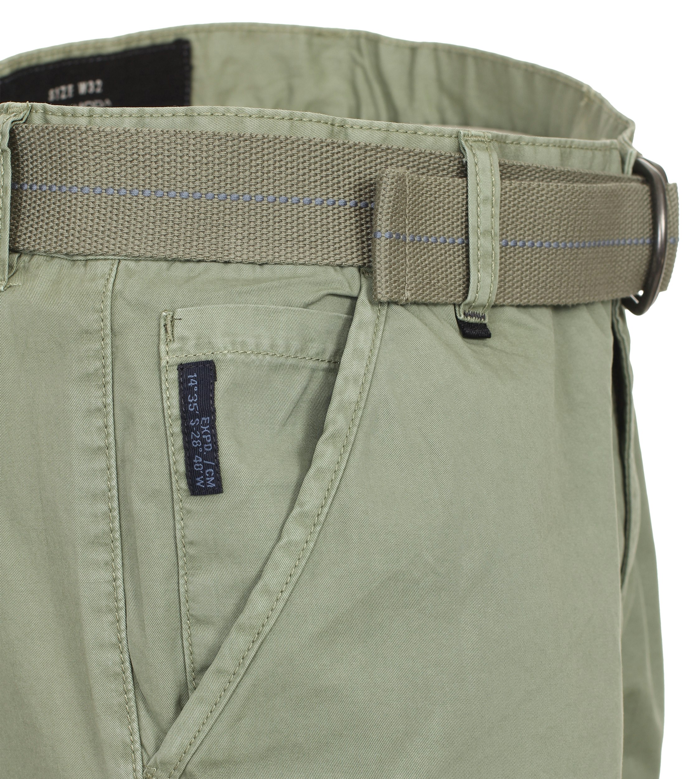 Ein Shorts im uni Muster in der Farbe Hellgrün