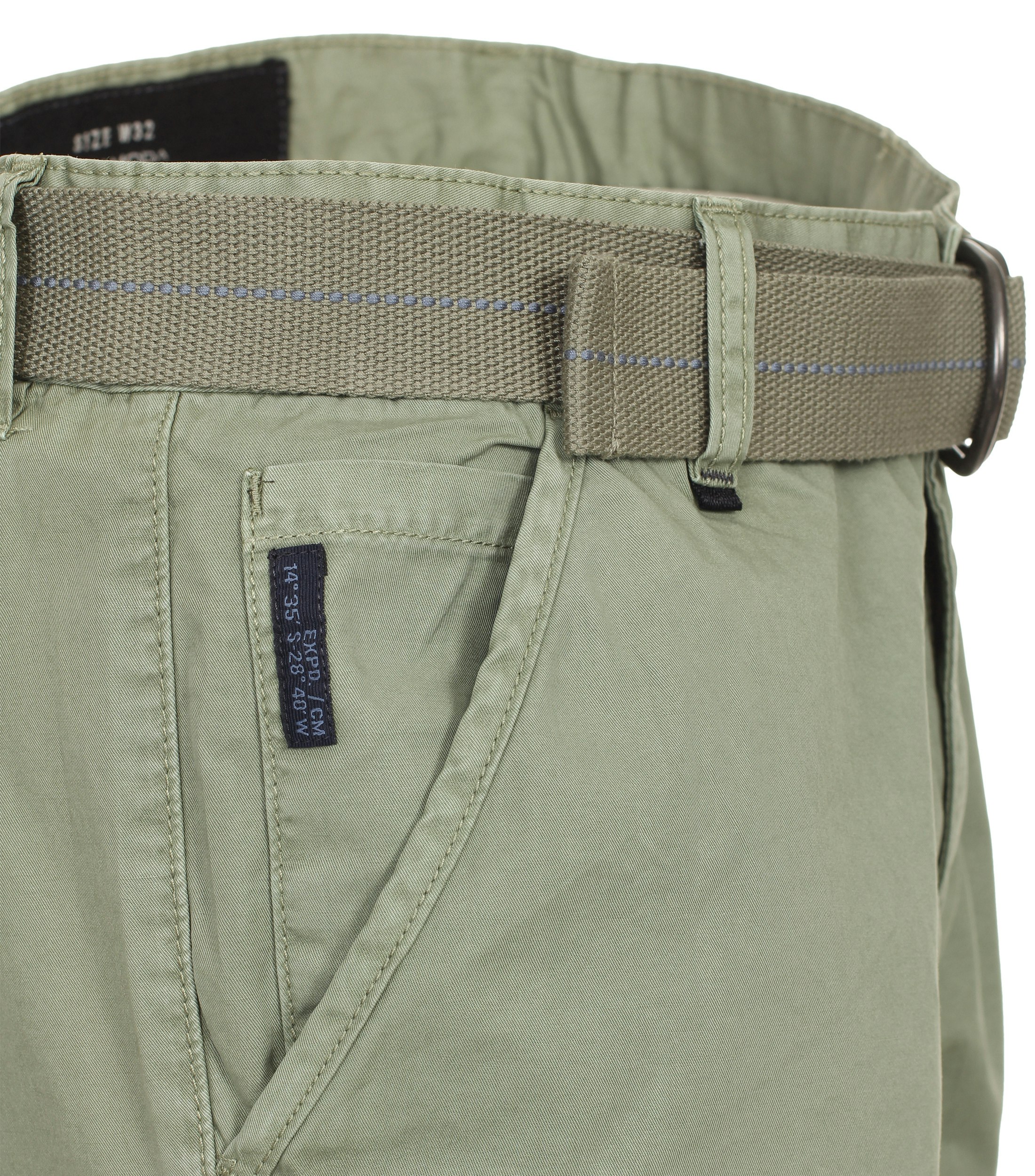 Eine Shorts im uni Muster in der Farbe Hellgrün