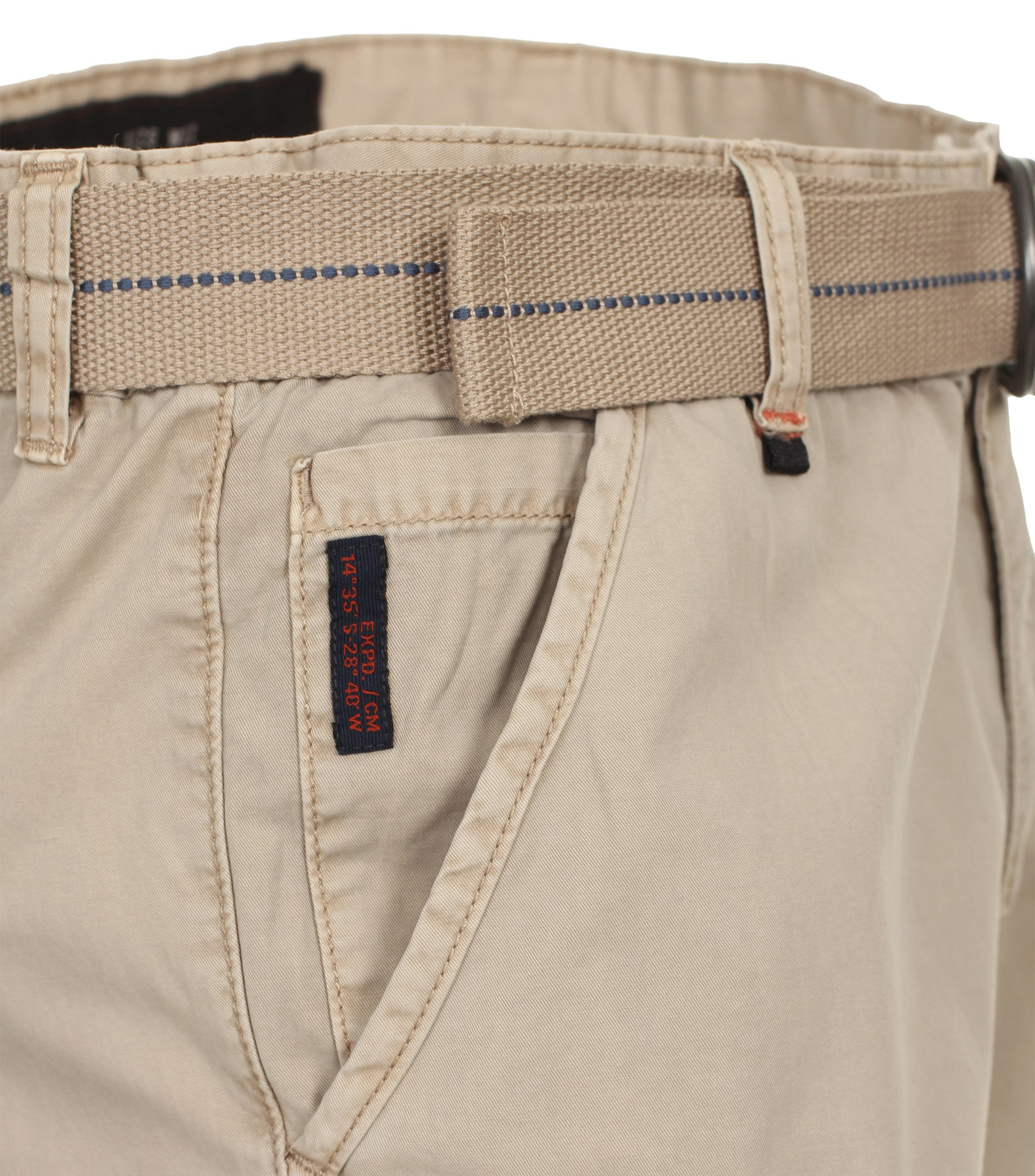 Eine Shorts im uni Muster in der Farbe Beige
