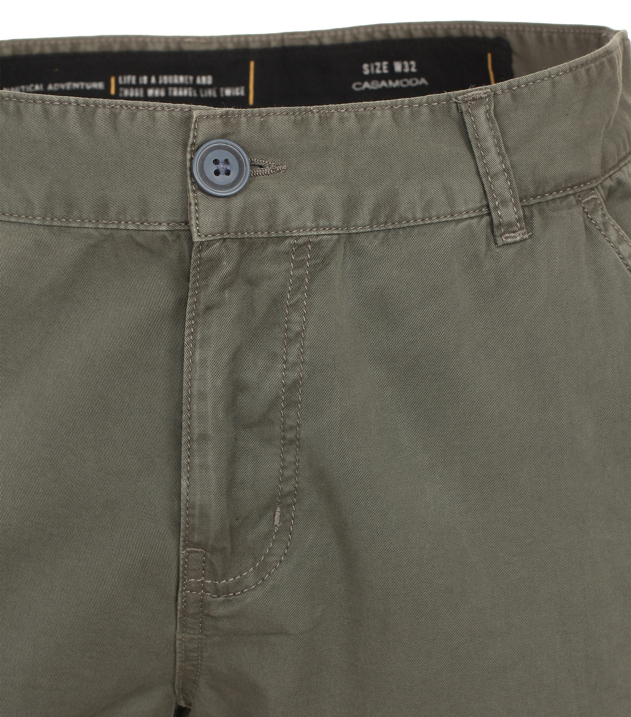 Ein Shorts im uni Muster in der Farbe Olive