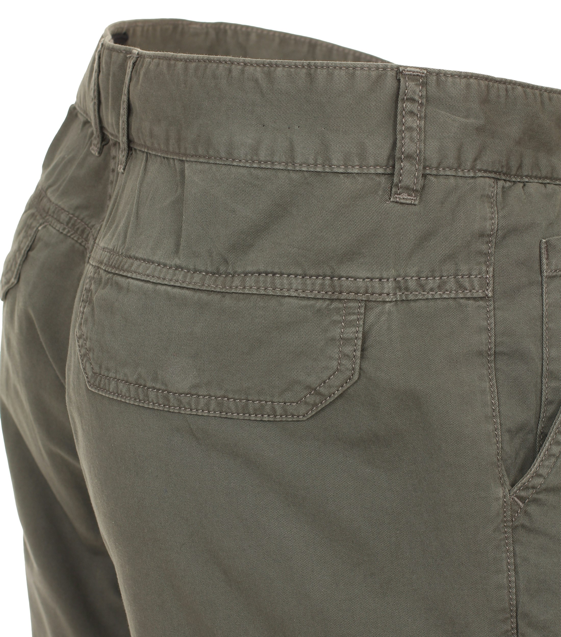 Eine Shorts im uni Muster in der Farbe Olive