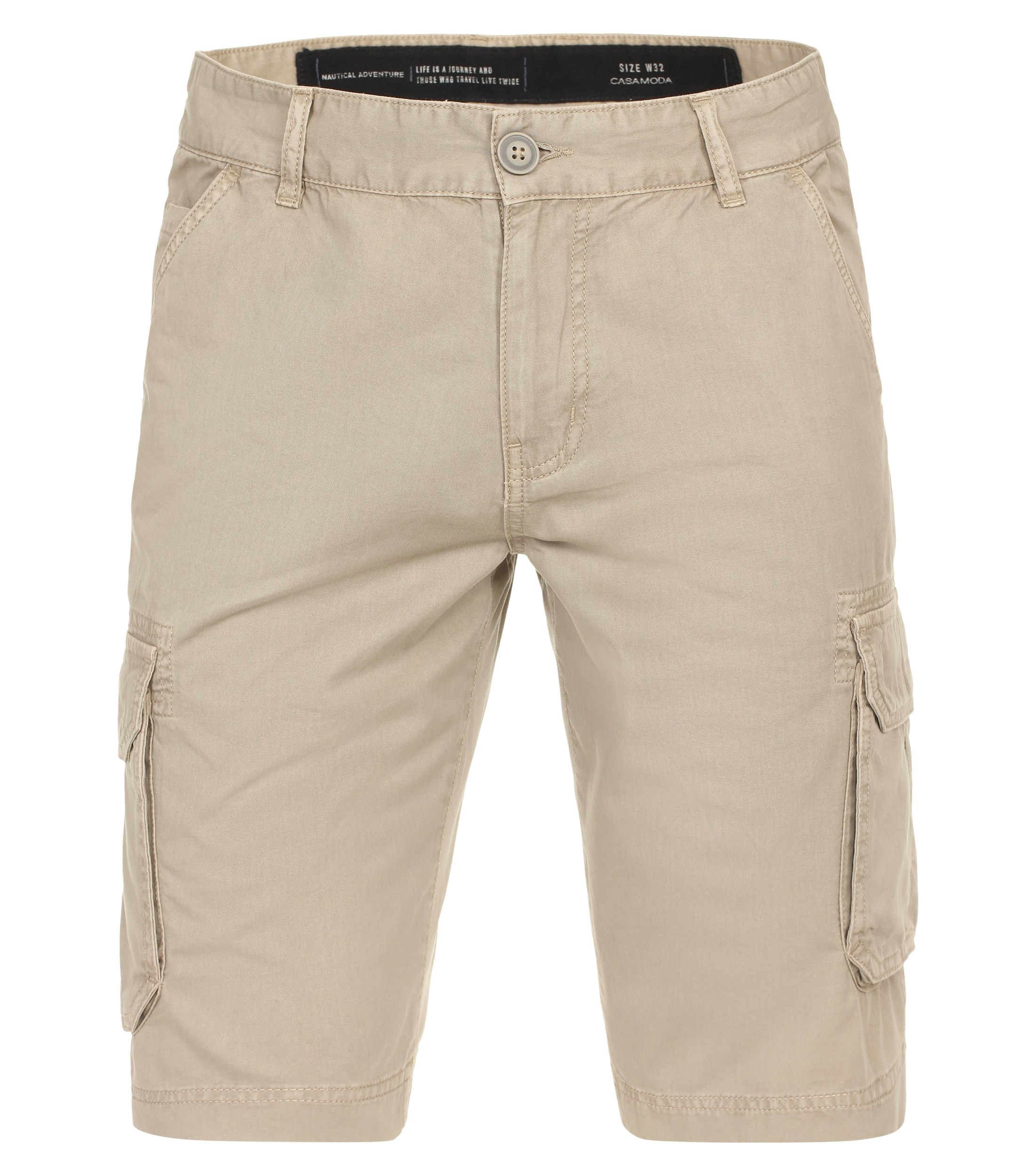Eine Shorts im uni Muster in der Farbe Beige