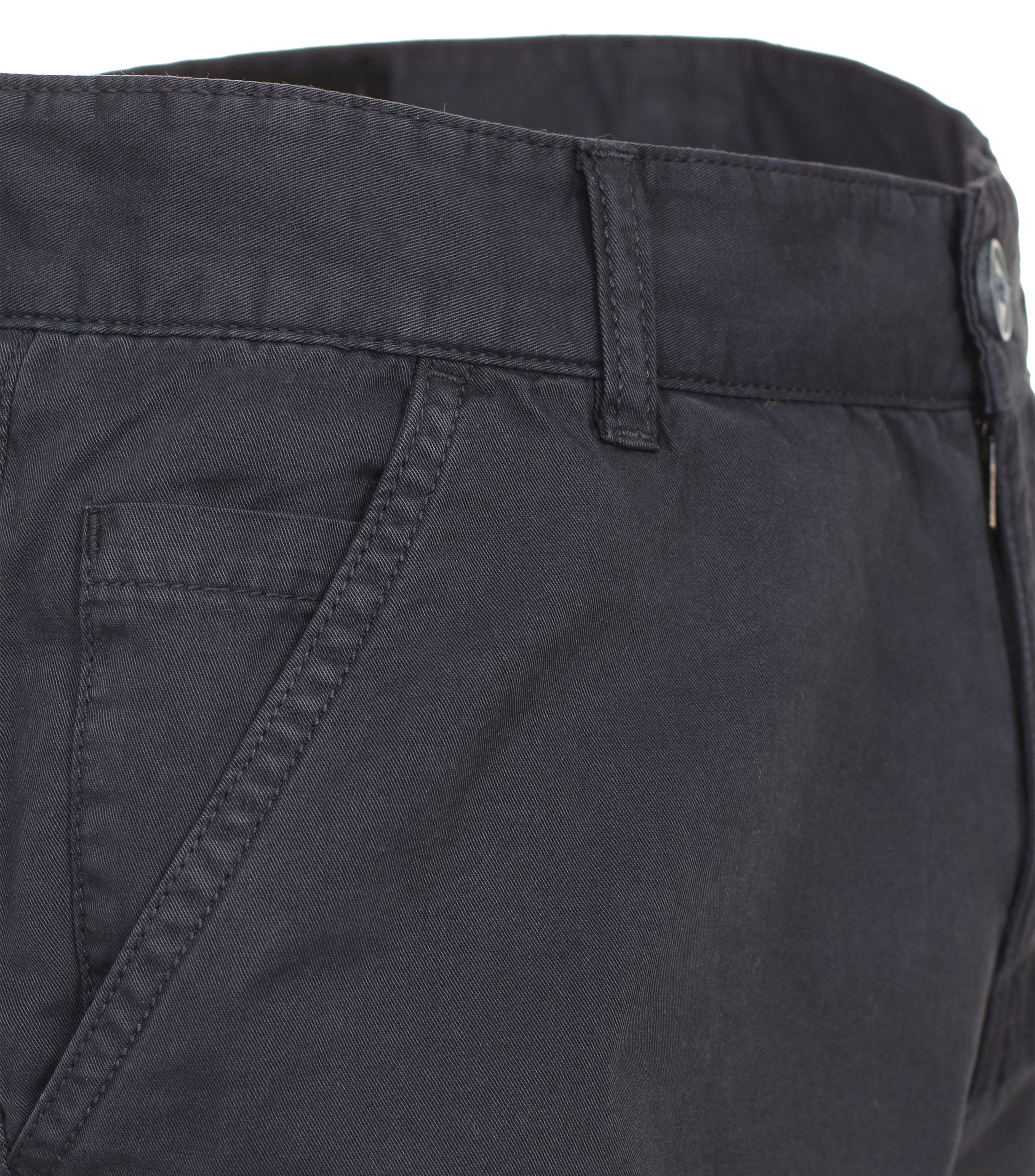 Eine Shorts im uni Muster in der Farbe Dunkelblau