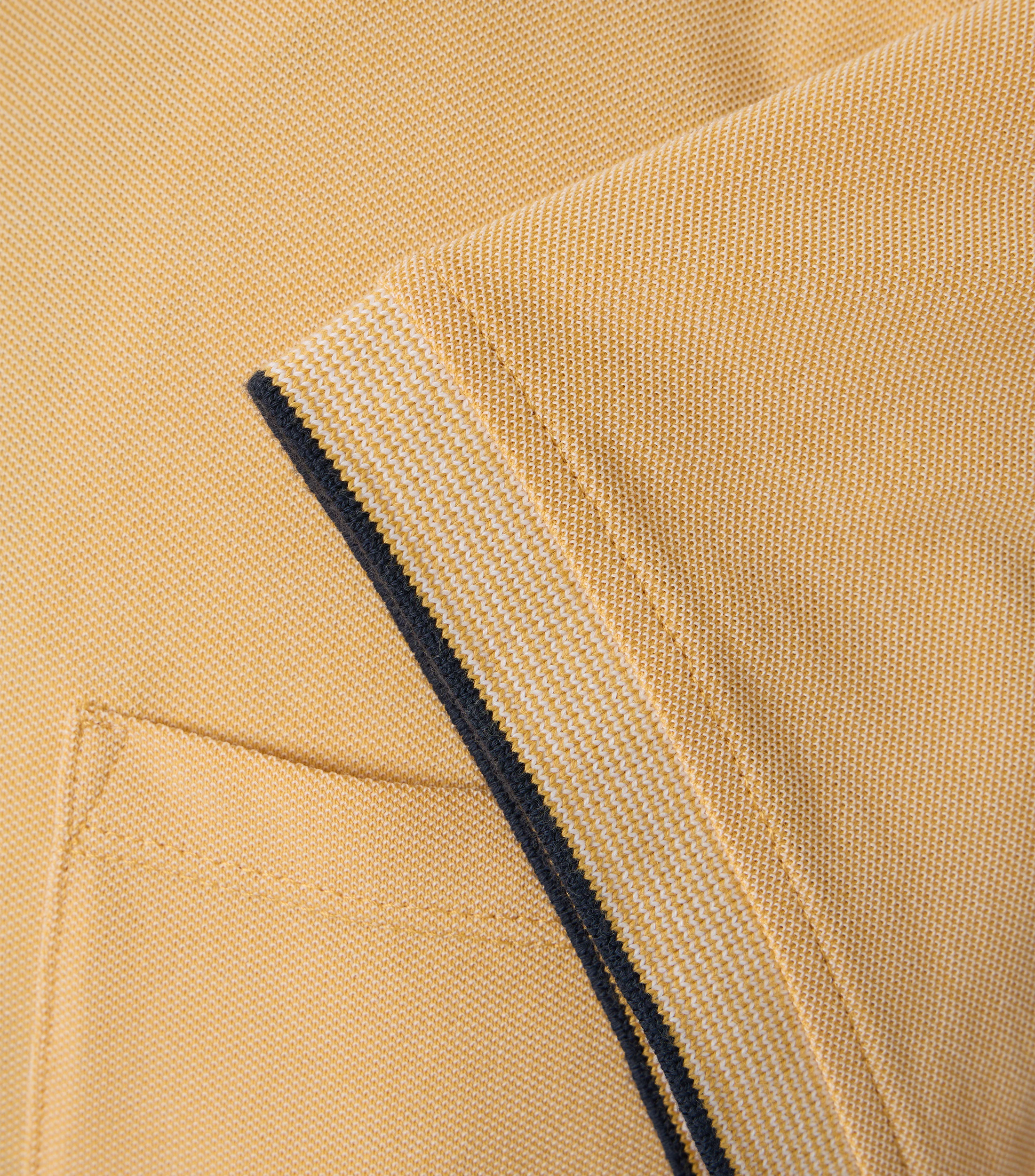 Polo-Shirt im unifarbenen Design in der Farbe Hellgelb