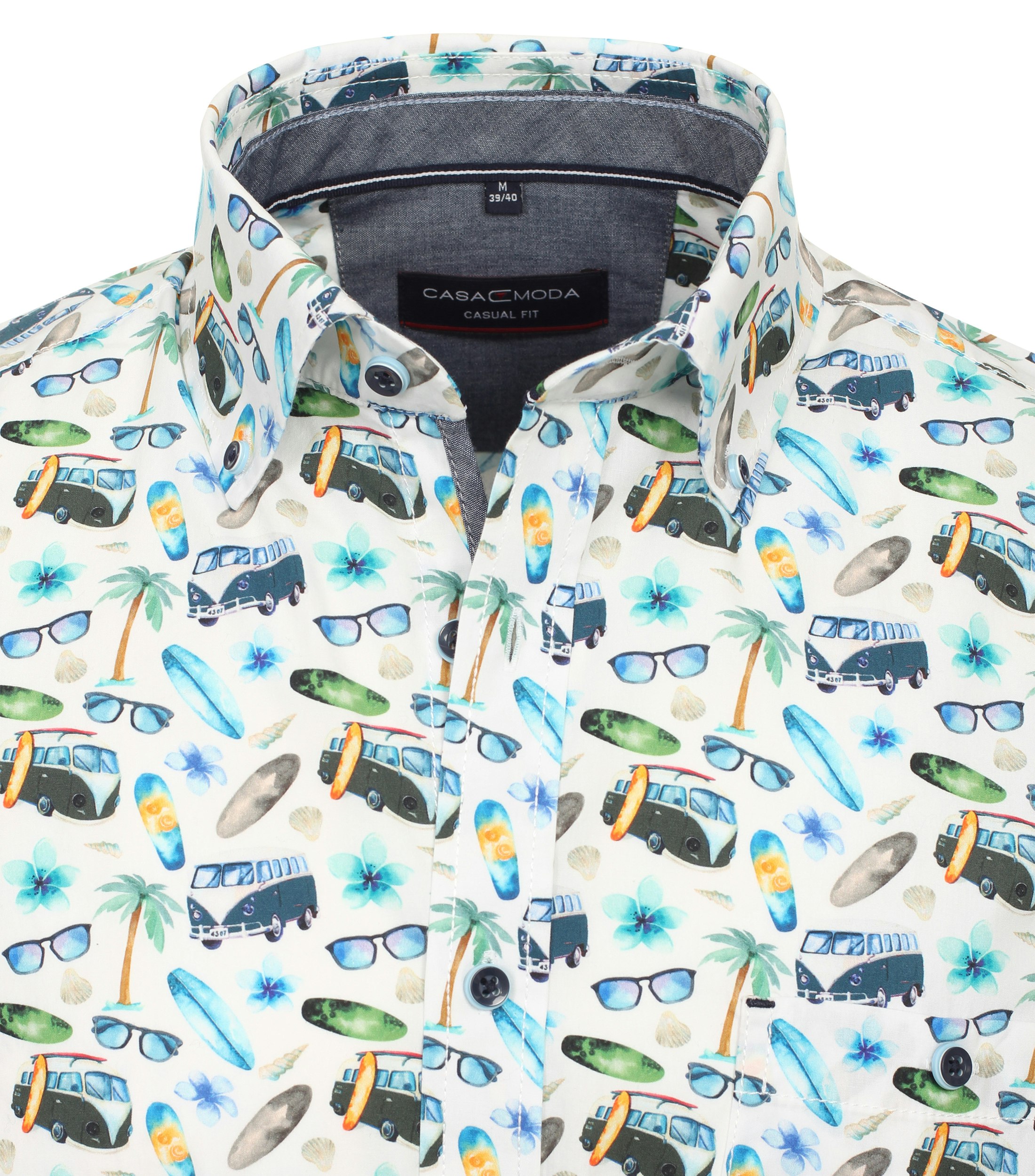 Ein Freizeithemd im Print Muster in der Farbe Grün