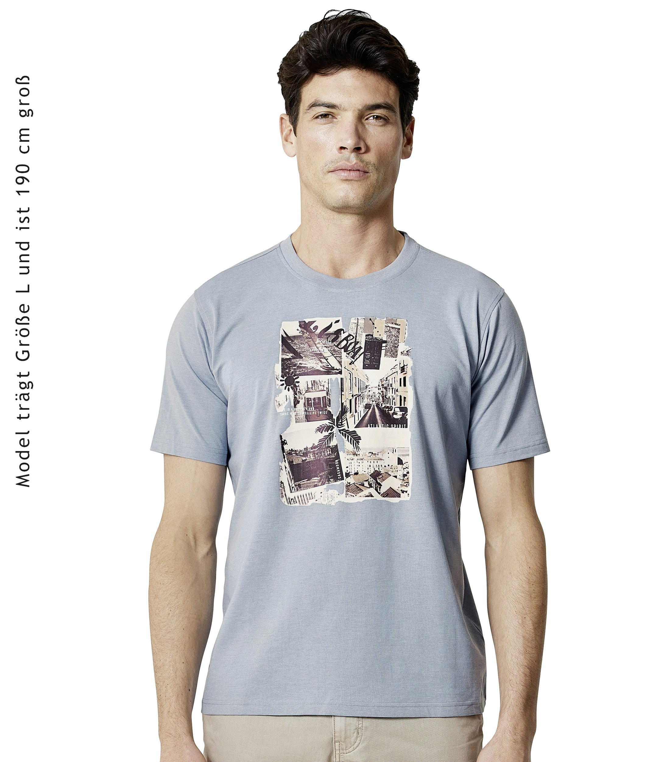 Ein T-Shirt im uni Muster in der Farbe Hellblau