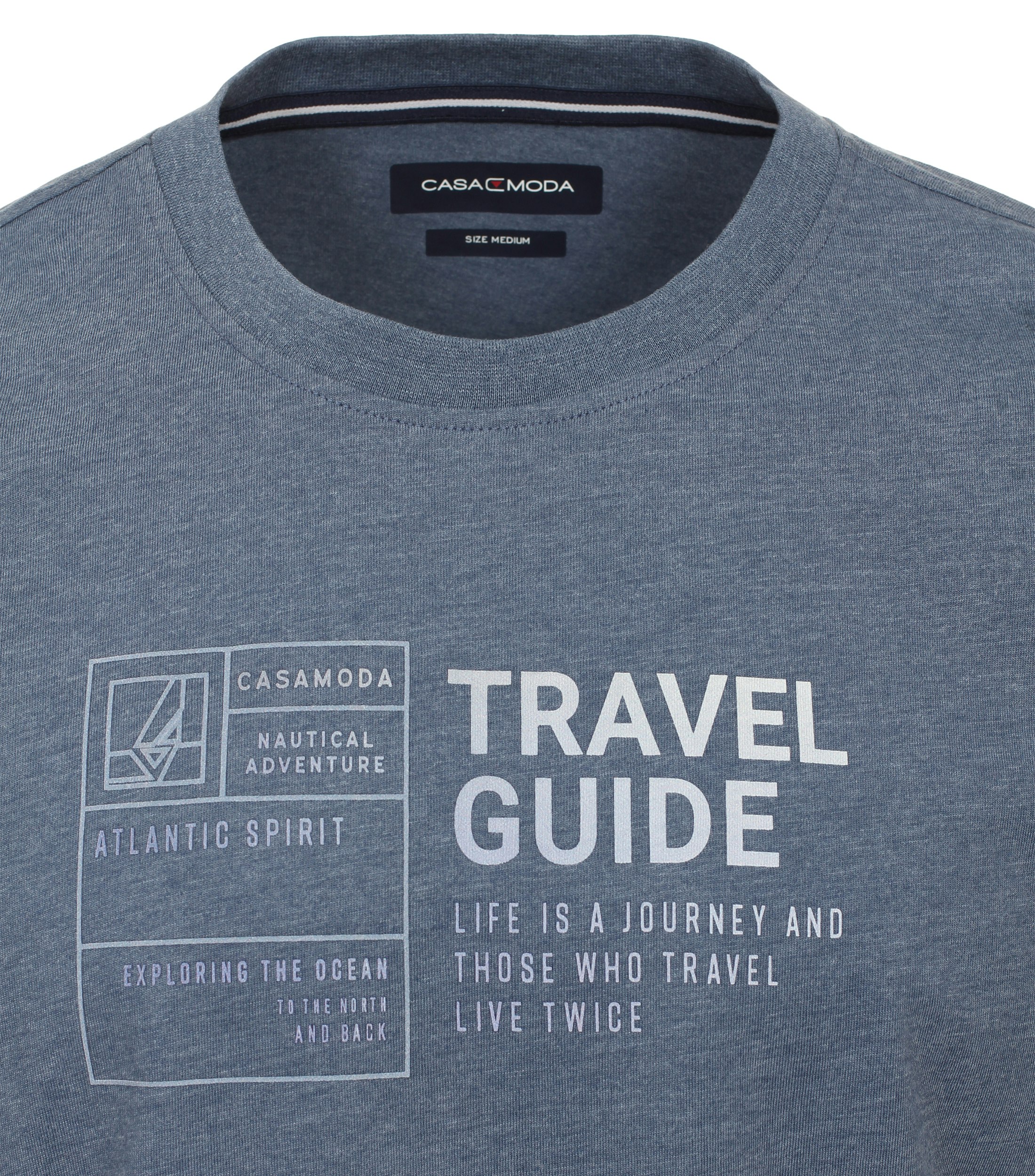 Ein T-Shirt im uni Muster in der Farbe dunkles Mittelblau