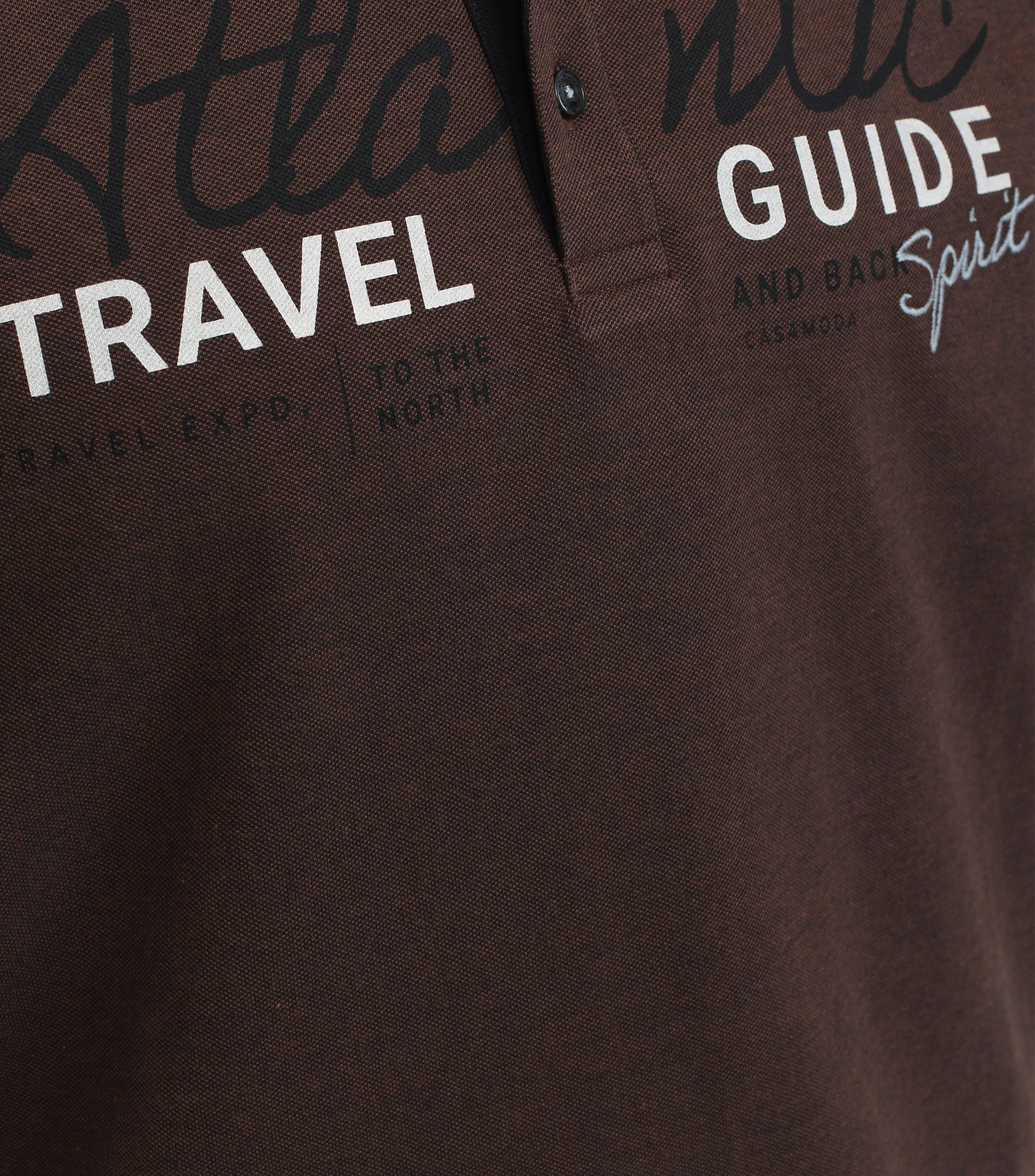 Ein Polo-Shirt im uni Muster in der Farbe Braun