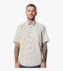 Ein Freizeithemd im Print Muster in der Farbe Mittelblau