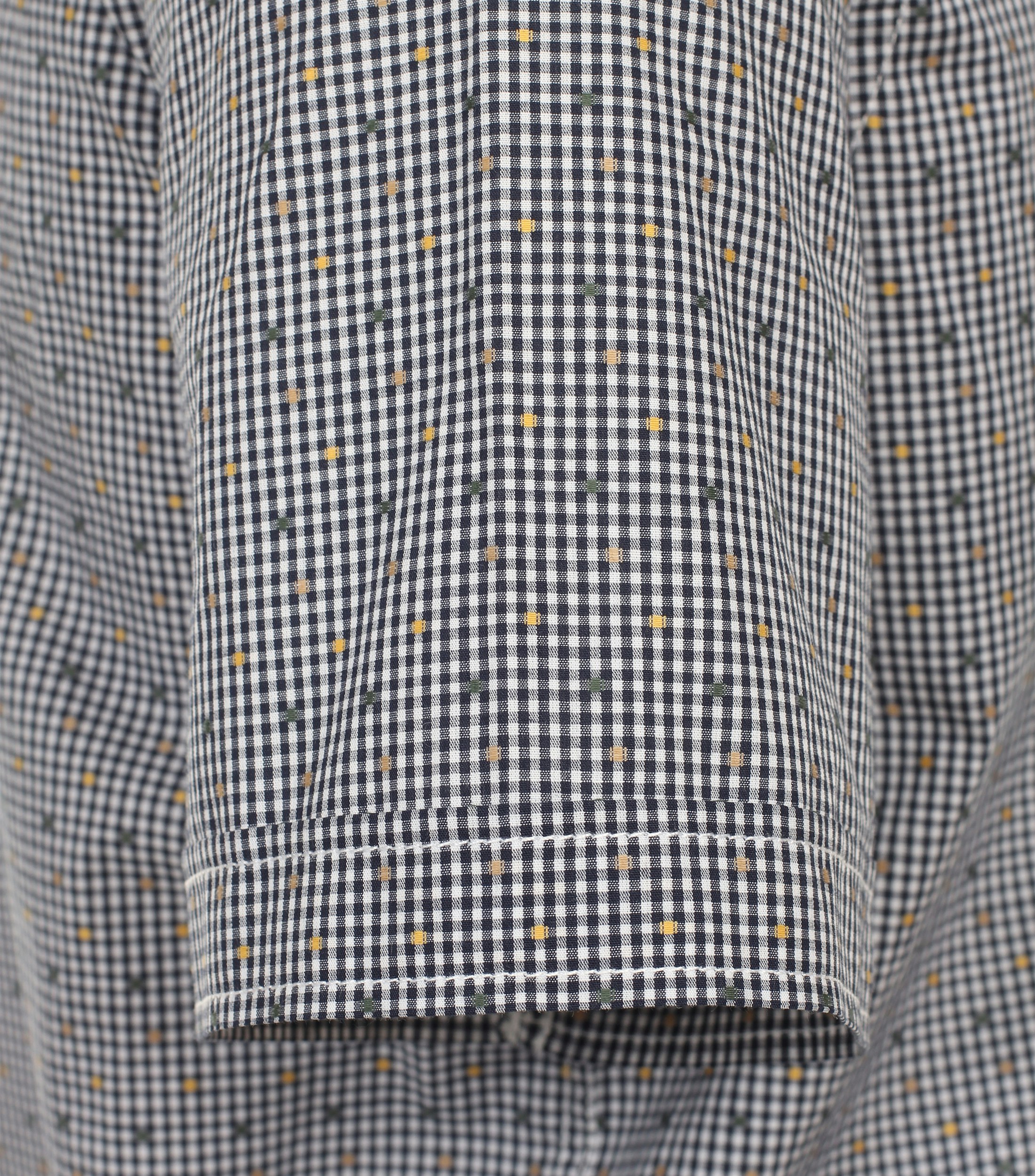 Ein Freizeithemd im kariert Muster in der Farbe graues Dunkelblau