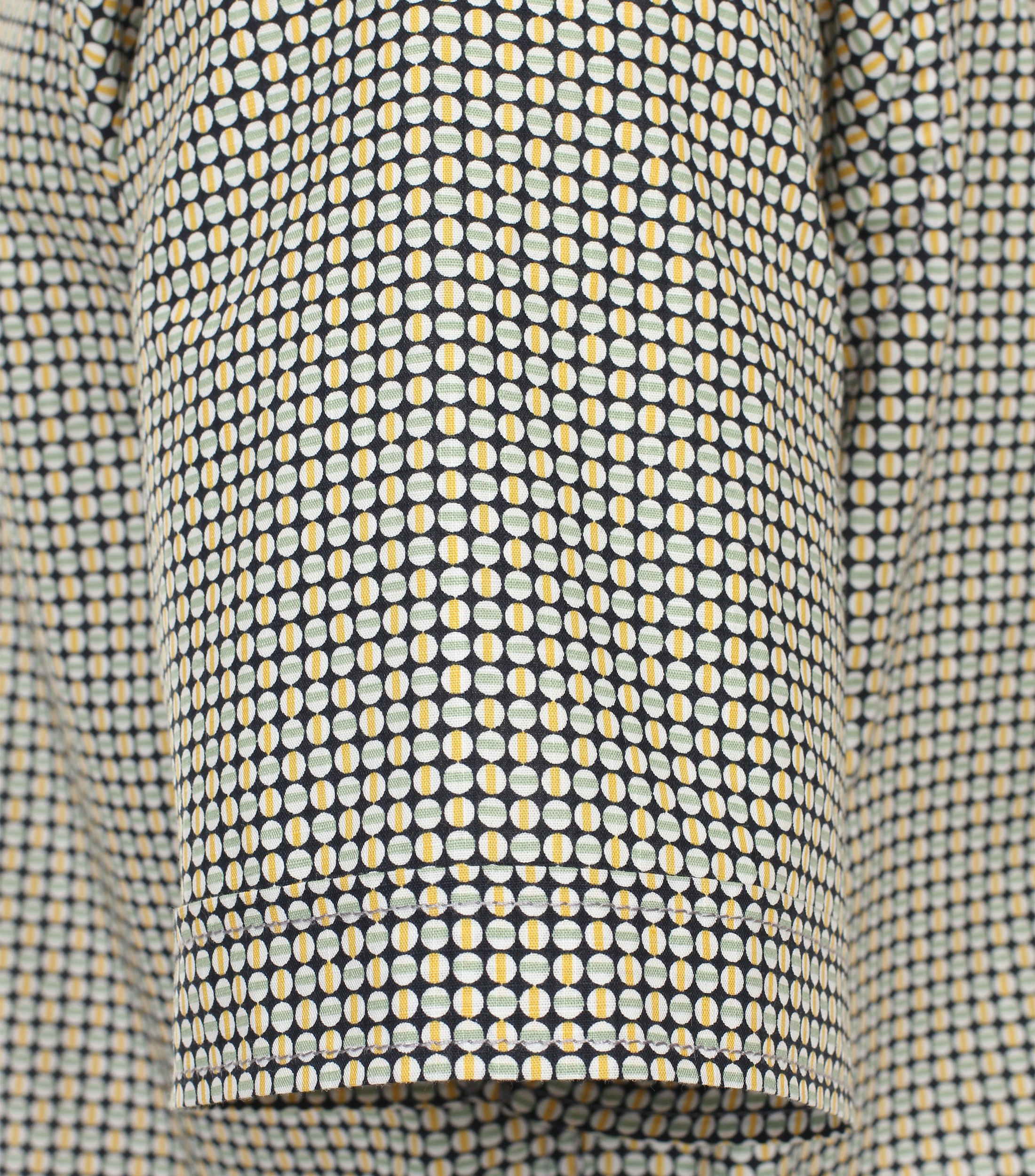 Ein Freizeithemd im Print Muster in der Farbe Dunkelblau