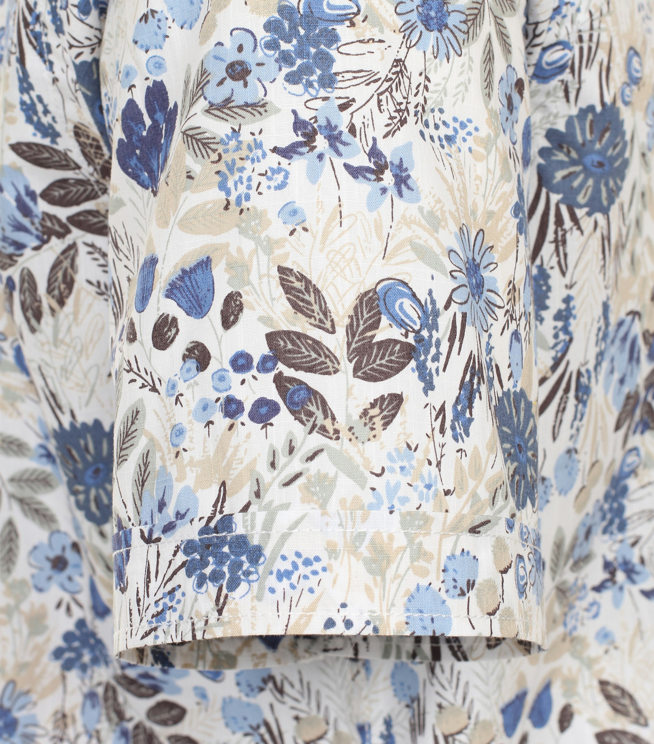 Ein Freizeithemd im Print Muster in der Farbe Mittelblau
