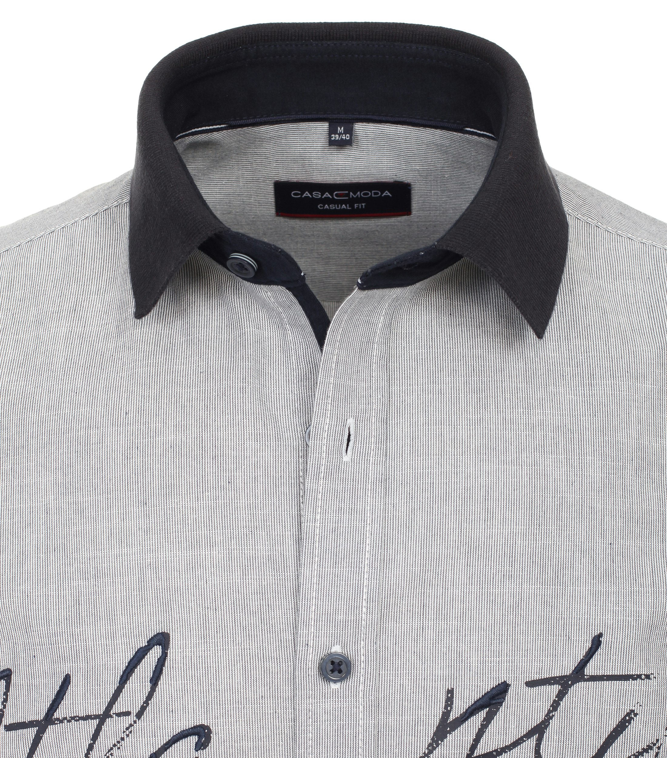 Ein Freizeithemd im gestreift Muster in der Farbe graues Mittelblau