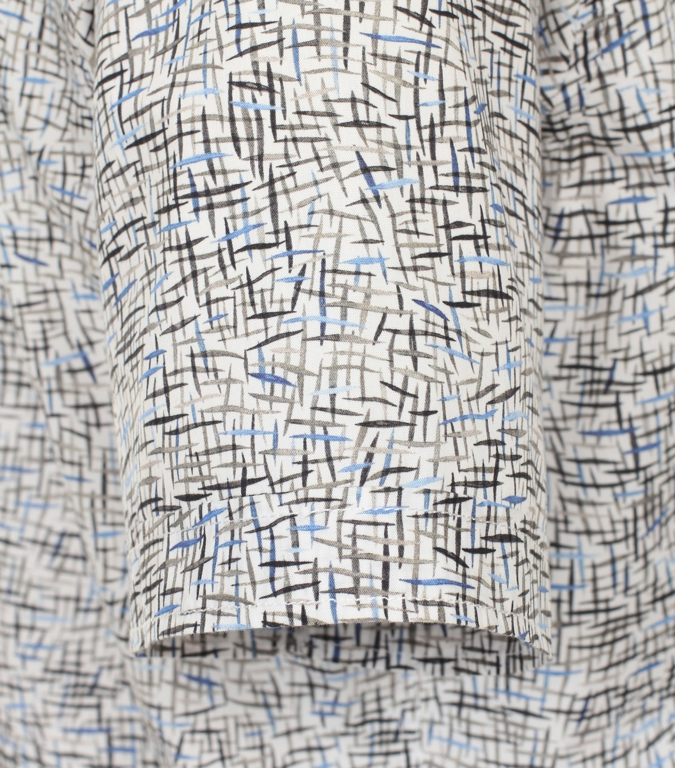 Ein Freizeithemd im Print Muster in der Farbe graues Mittelblau